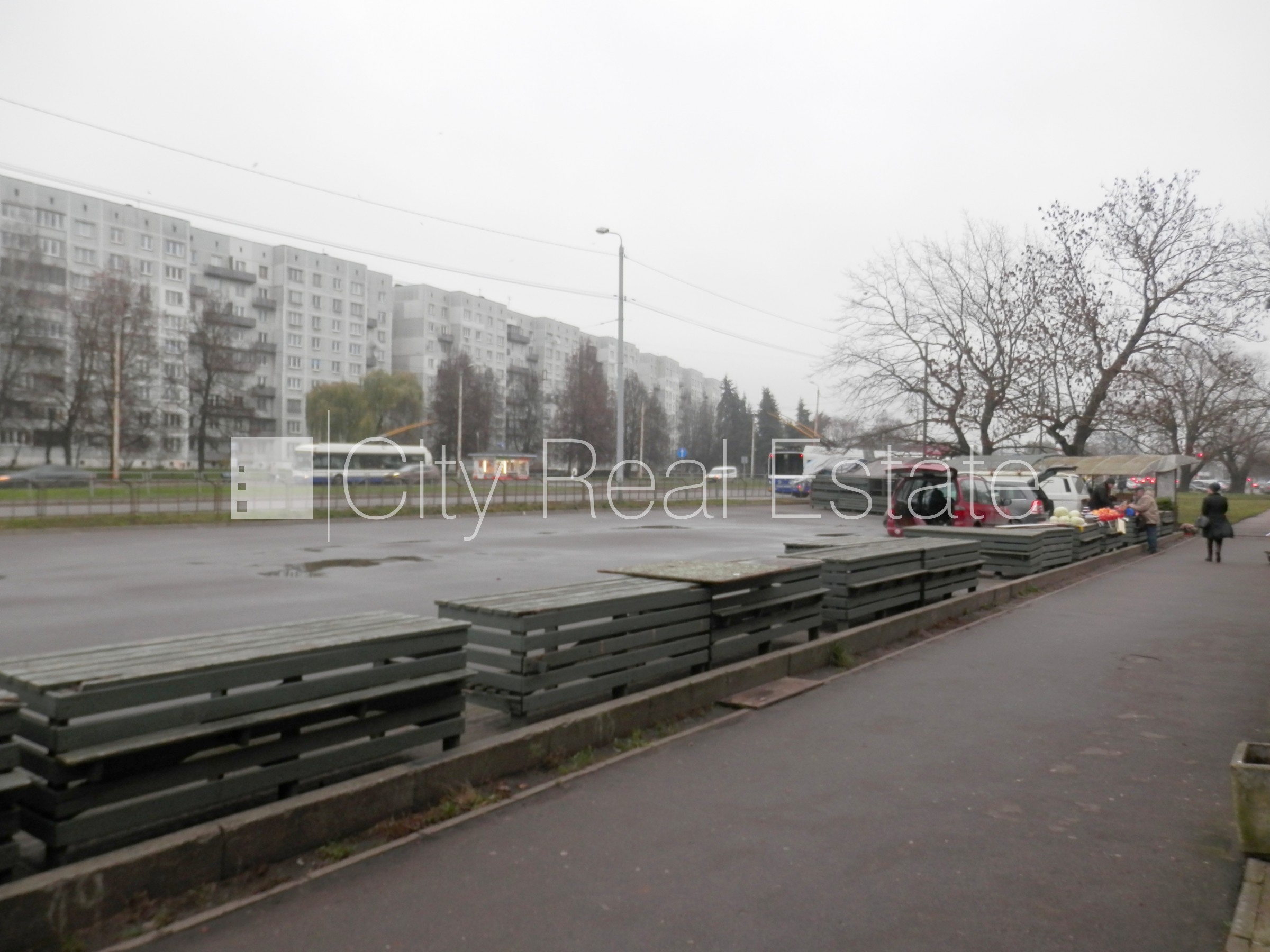 Sludinājumi. Fasādes māja, renovēta māja, vieta vairākām automašīnām, apsargāta autostāvvieta, objektu apsargā Cena: 700 EUR/mēn Foto #25