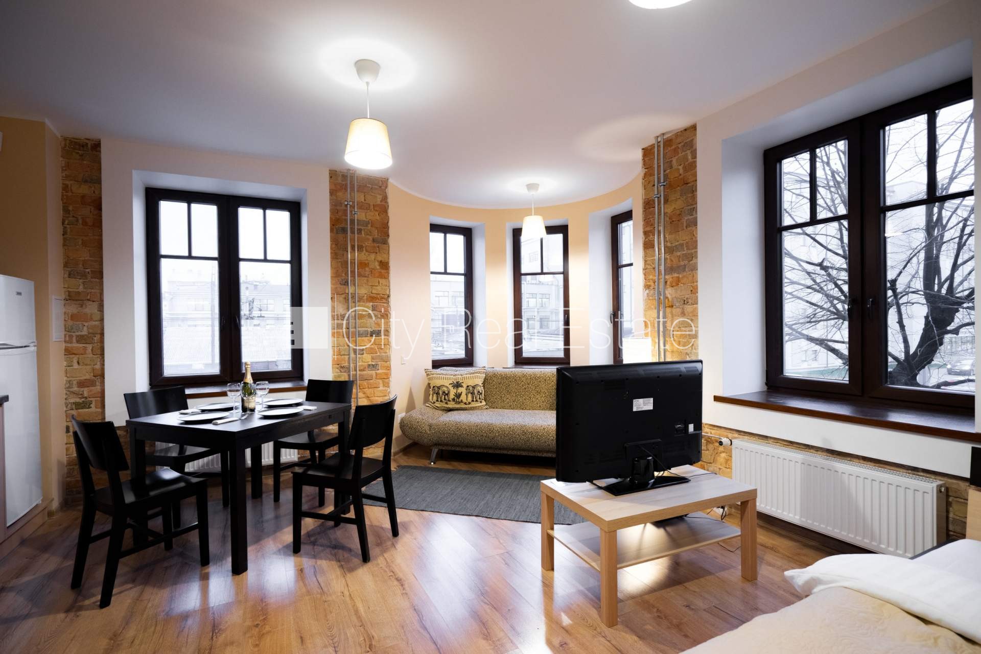 Sludinājumi. Šo dzīvokli izīrē pa diennaktīm (īstermiņa īre), īres cena sludinājumā norādīta par vienu diennakts Cena: 50 EUR/mēn Foto #2