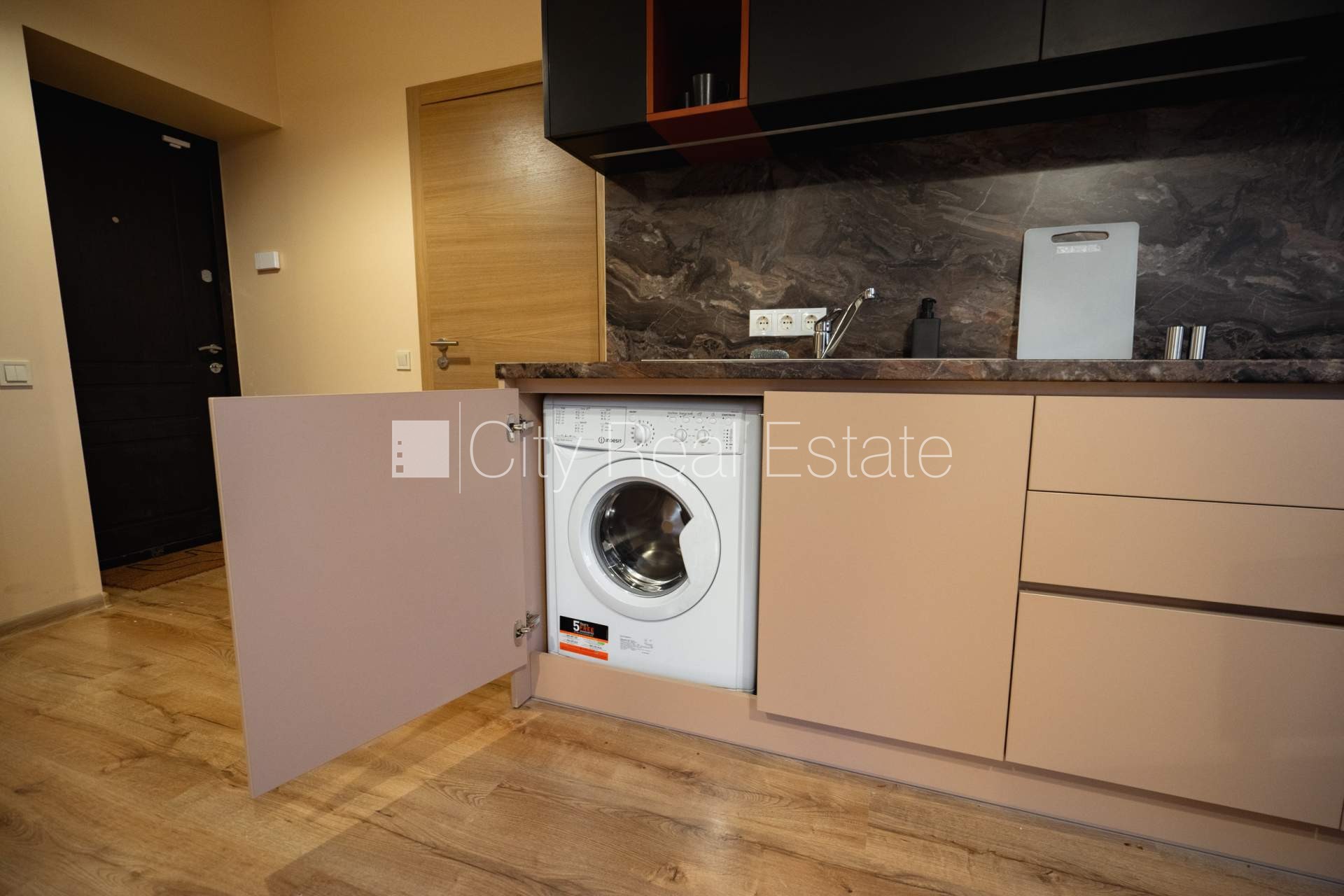 Sludinājumi. Šo dzīvokli izīrē pa diennaktīm (īstermiņa īre), īres cena sludinājumā norādīta par vienu diennakts Cena: 50 EUR/mēn Foto #12