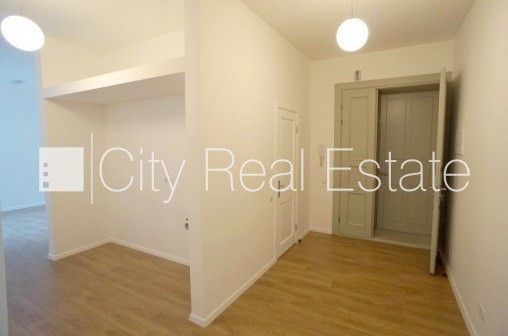 Sludinājumi. Fasādes māja, renovēta māja, ieeja no ielas, ir lifts, kāpņu telpa pēc kapitālā remonta, logi Cena: 900 EUR/mēn Foto #6