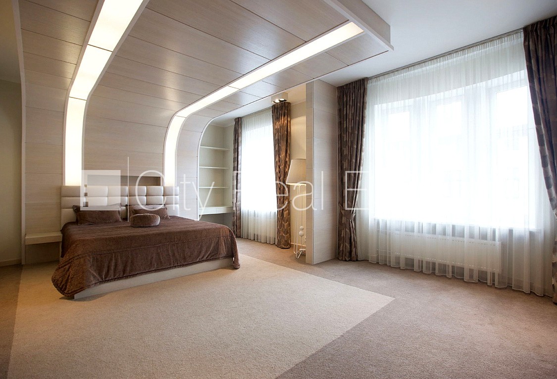 Sludinājumi. Projekts - Blaumaņa 3, fasādes māja, renovēta māja, mainīts Jumta segums, labiekārtota apzaļumota Cena: 2500 EUR/mēn Foto #11