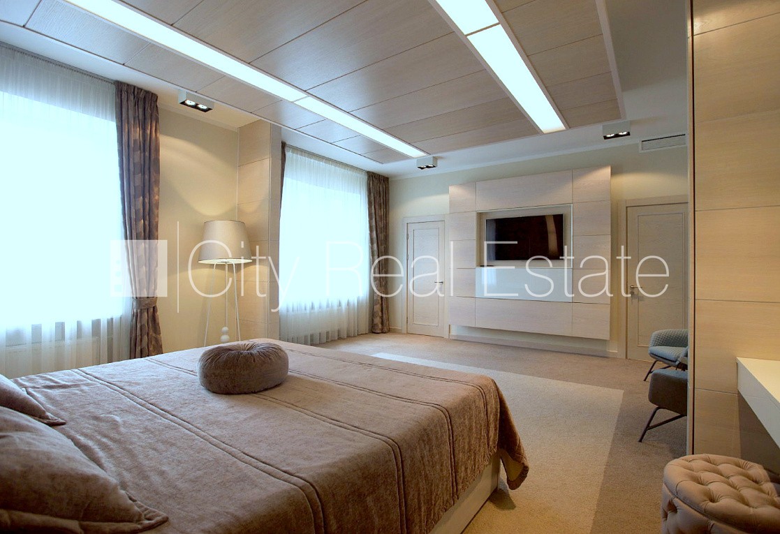 Sludinājumi. Projekts - Blaumaņa 3, fasādes māja, renovēta māja, mainīts Jumta segums, labiekārtota apzaļumota Cena: 2500 EUR/mēn Foto #12