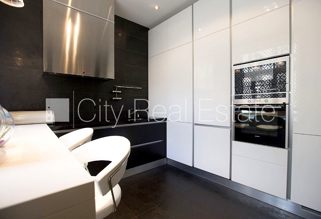 Sludinājumi. Projekts - Blaumaņa 3, fasādes māja, renovēta māja, mainīts Jumta segums, labiekārtota apzaļumota Cena: 2500 EUR/mēn Foto #8