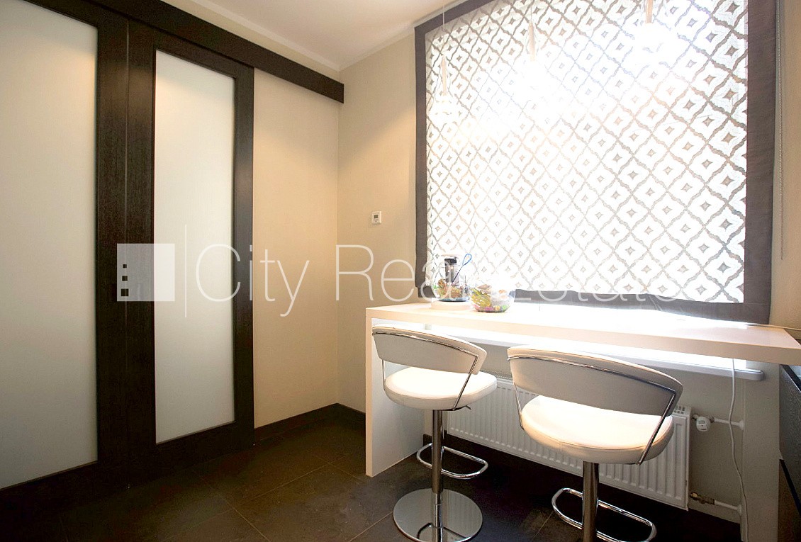 Sludinājumi. Projekts - Blaumaņa 3, fasādes māja, renovēta māja, mainīts Jumta segums, labiekārtota apzaļumota Cena: 2500 EUR/mēn Foto #10