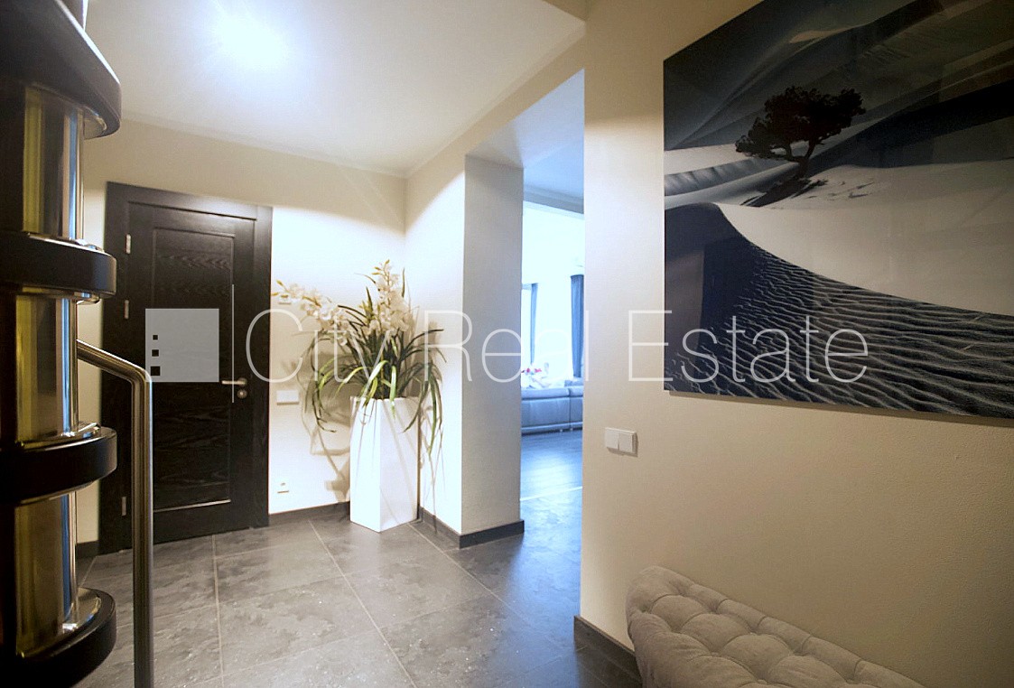 Sludinājumi. Projekts - Blaumaņa 3, fasādes māja, renovēta māja, mainīts Jumta segums, labiekārtota apzaļumota Cena: 2500 EUR/mēn Foto #24