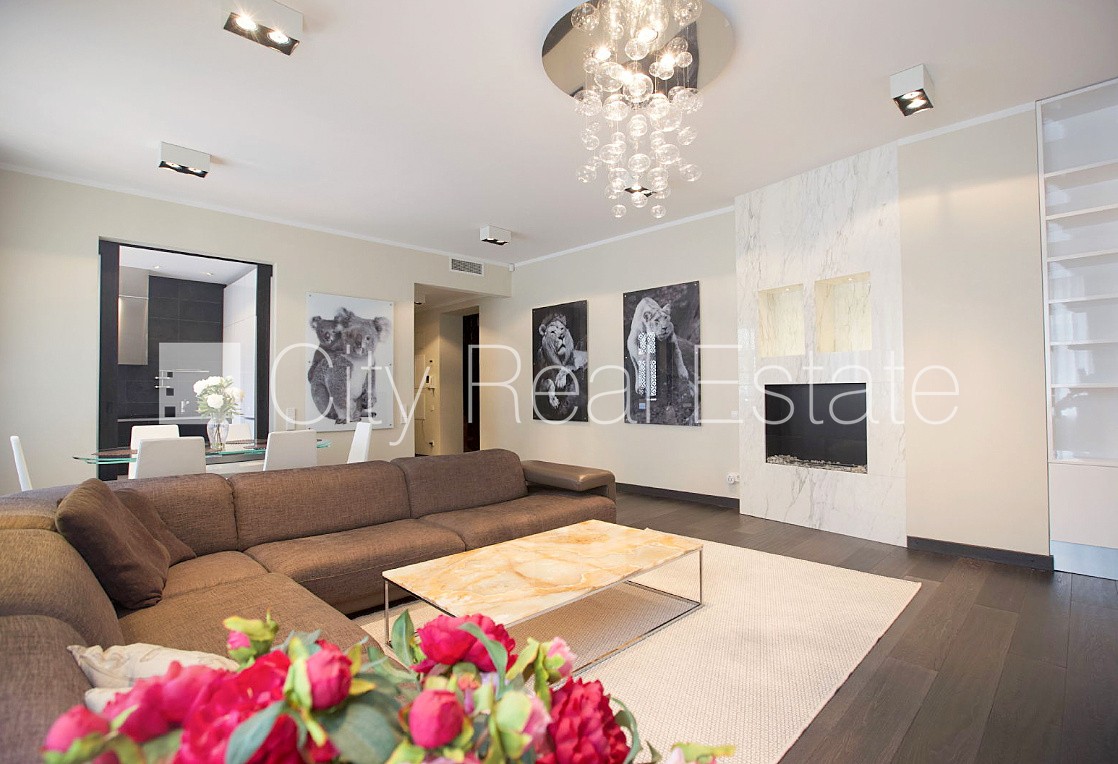 Sludinājumi. Projekts - Blaumaņa 3, fasādes māja, renovēta māja, mainīts Jumta segums, labiekārtota apzaļumota Cena: 2500 EUR/mēn Foto #2