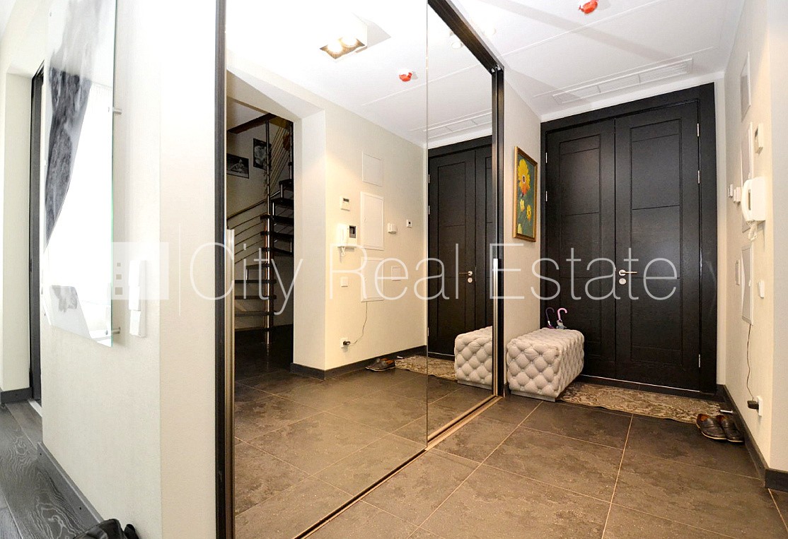 Sludinājumi. Projekts - Blaumaņa 3, fasādes māja, renovēta māja, mainīts Jumta segums, labiekārtota apzaļumota Cena: 2500 EUR/mēn Foto #21