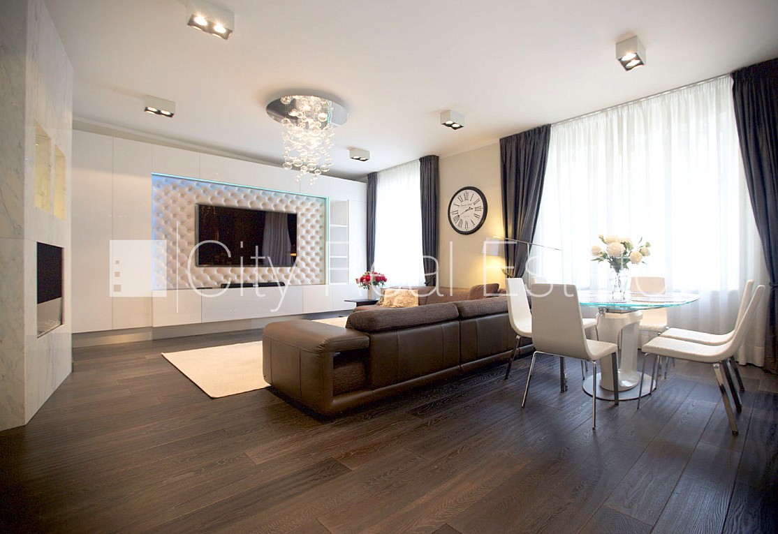 Sludinājumi. Projekts - Blaumaņa 3, fasādes māja, renovēta māja, mainīts Jumta segums, labiekārtota apzaļumota Cena: 2500 EUR/mēn Foto #1