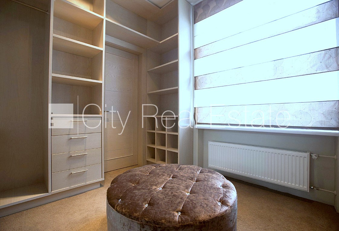 Sludinājumi. Projekts - Blaumaņa 3, fasādes māja, renovēta māja, mainīts Jumta segums, labiekārtota apzaļumota Cena: 2500 EUR/mēn Foto #19