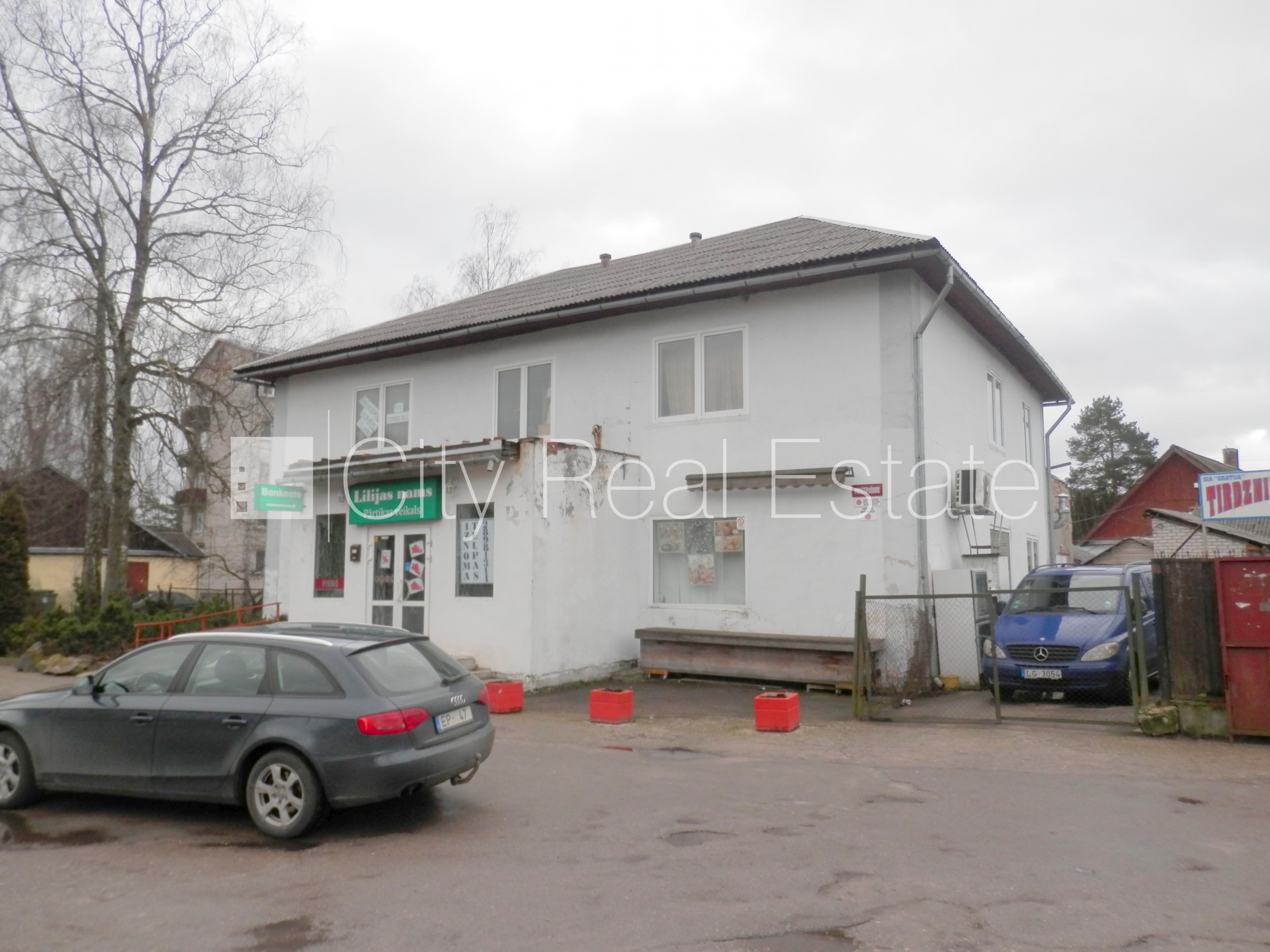 Sludinājumi. Zeme īpašumā, fasādes māja, ķieģeļu mūra sienas, vieta automašīnai, ieeja no ielas, logi vērsti Cena: 55000 EUR Foto #6