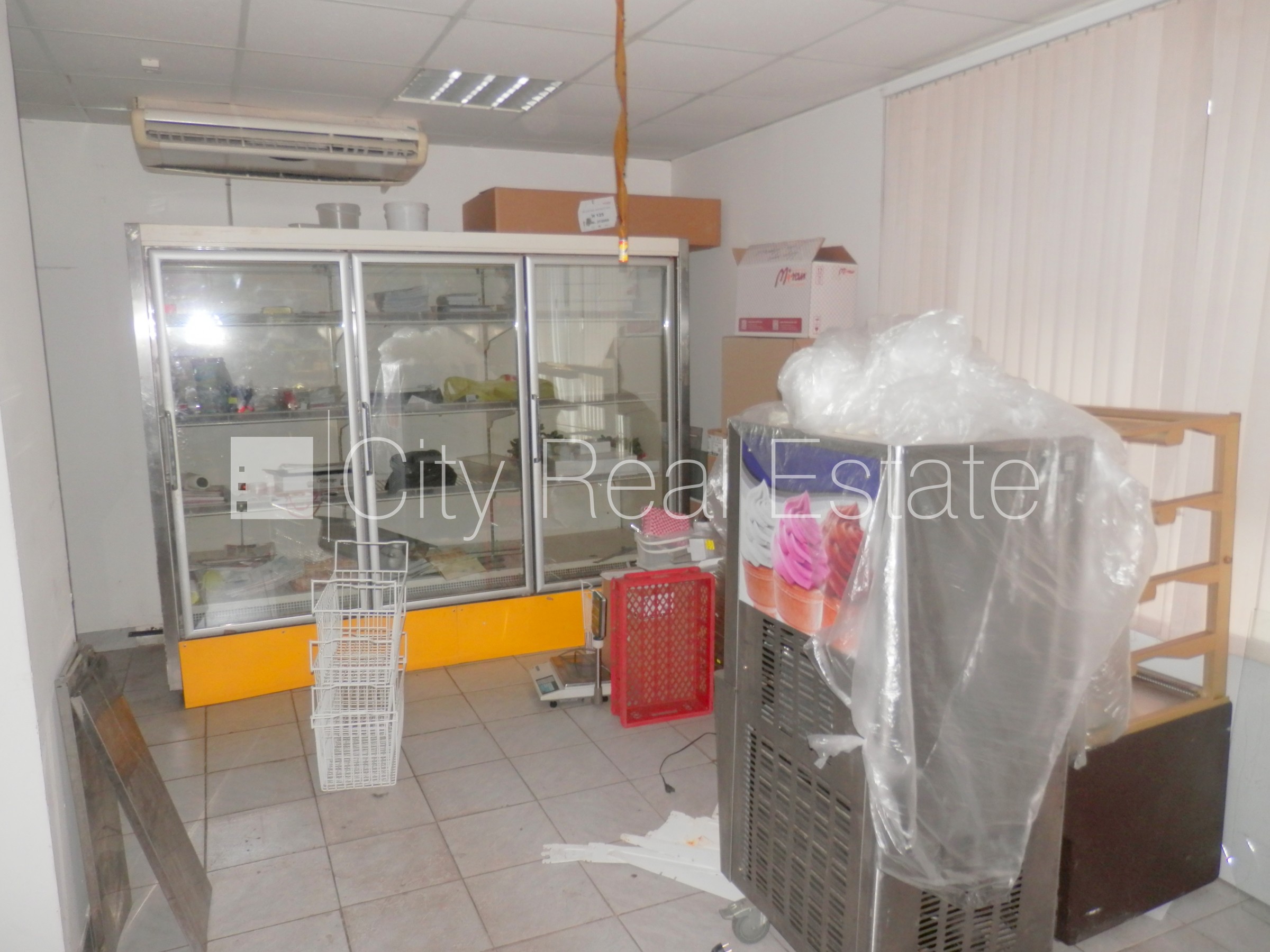 Sludinājumi. Fasādes māja, ieeja no ielas, ieeja no pagalma, logi vērsti mājas abās pusēs, mājā pieslēgta 3 fāžu Cena: 700 EUR/mēn Foto #6