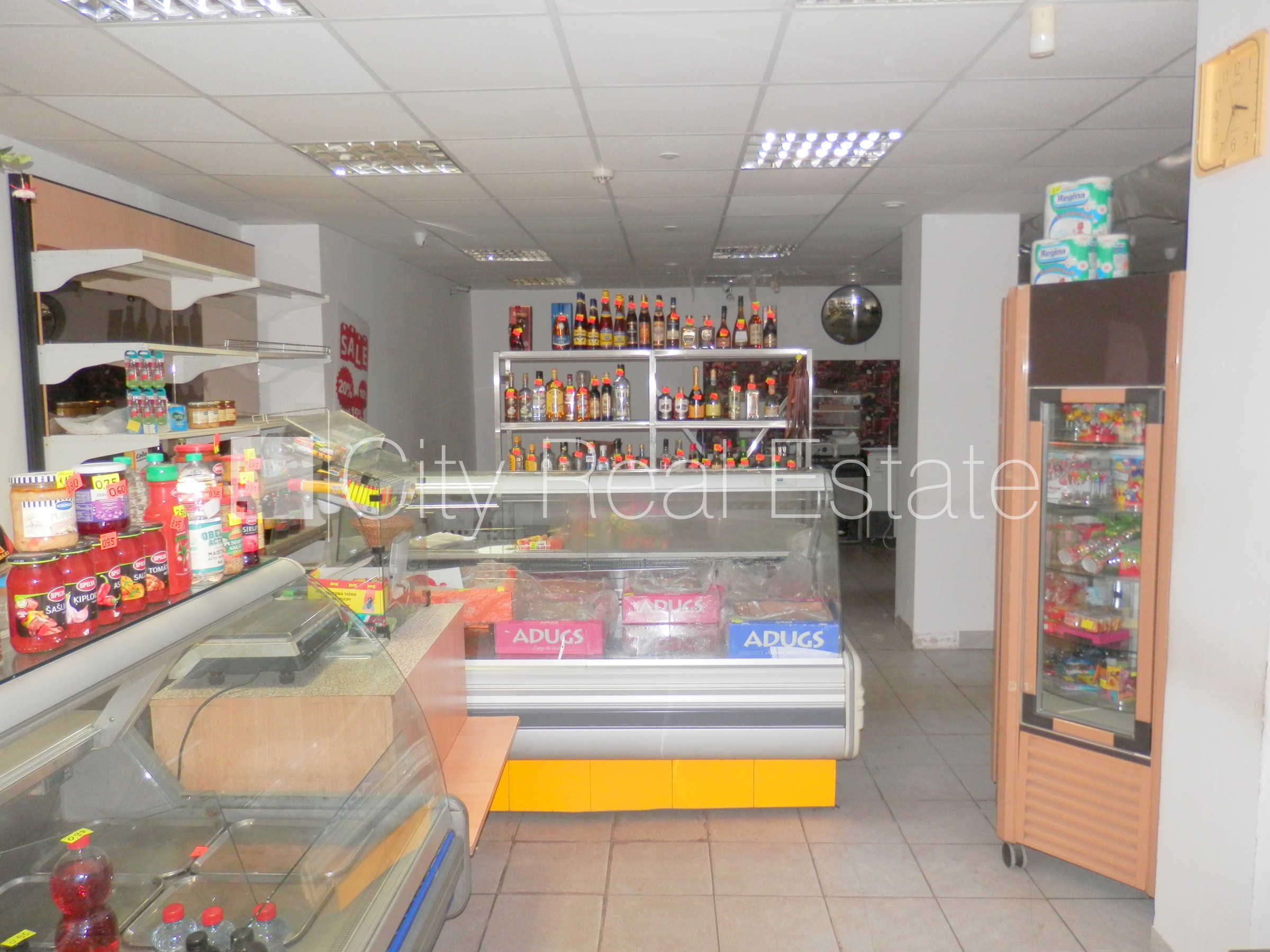 Sludinājumi. Fasādes māja, ieeja no ielas, ieeja no pagalma, logi vērsti mājas abās pusēs, mājā pieslēgta 3 fāžu Cena: 700 EUR/mēn Foto #7