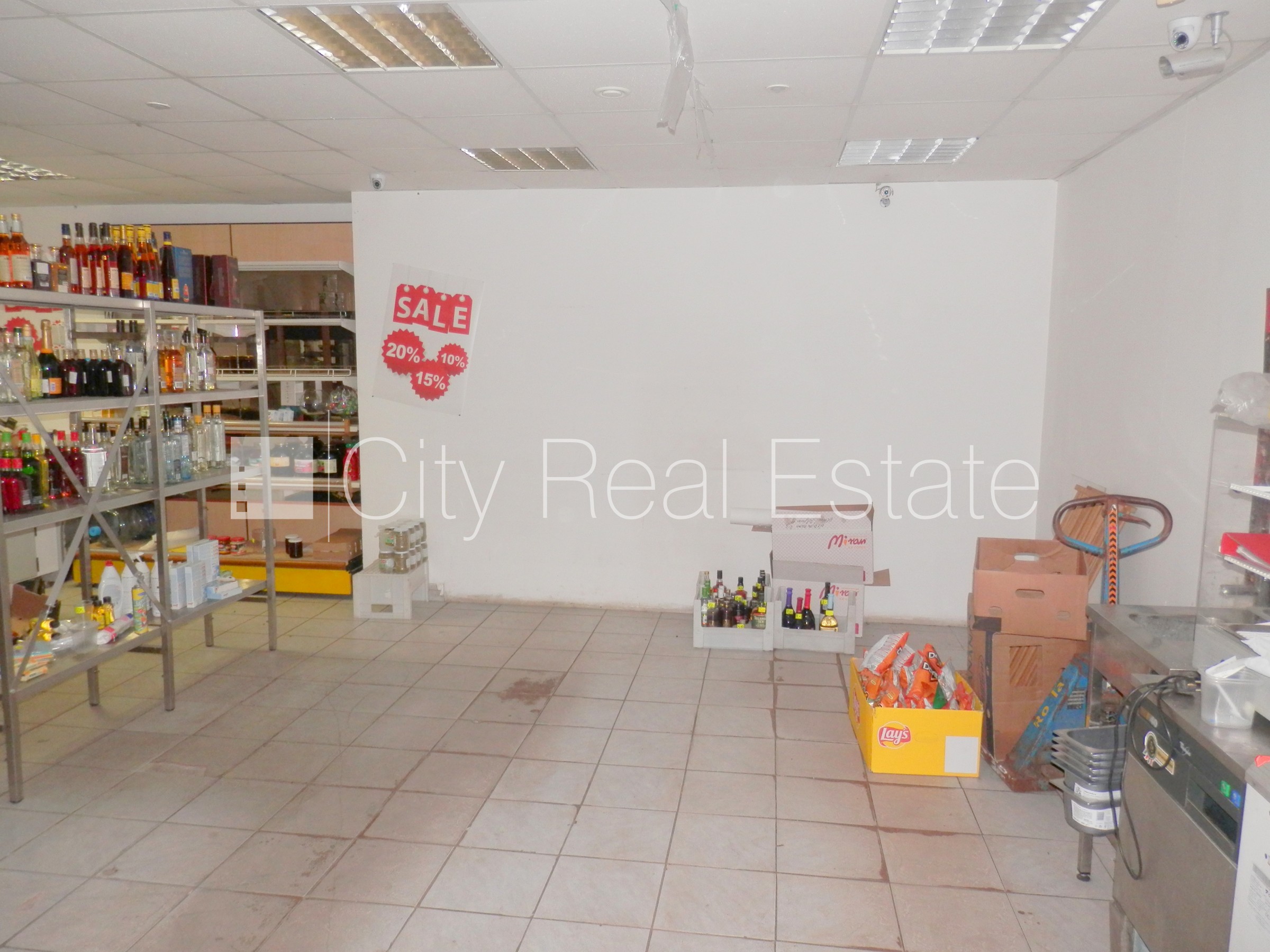 Sludinājumi. Fasādes māja, ieeja no ielas, ieeja no pagalma, logi vērsti mājas abās pusēs, mājā pieslēgta 3 fāžu Cena: 700 EUR/mēn Foto #9