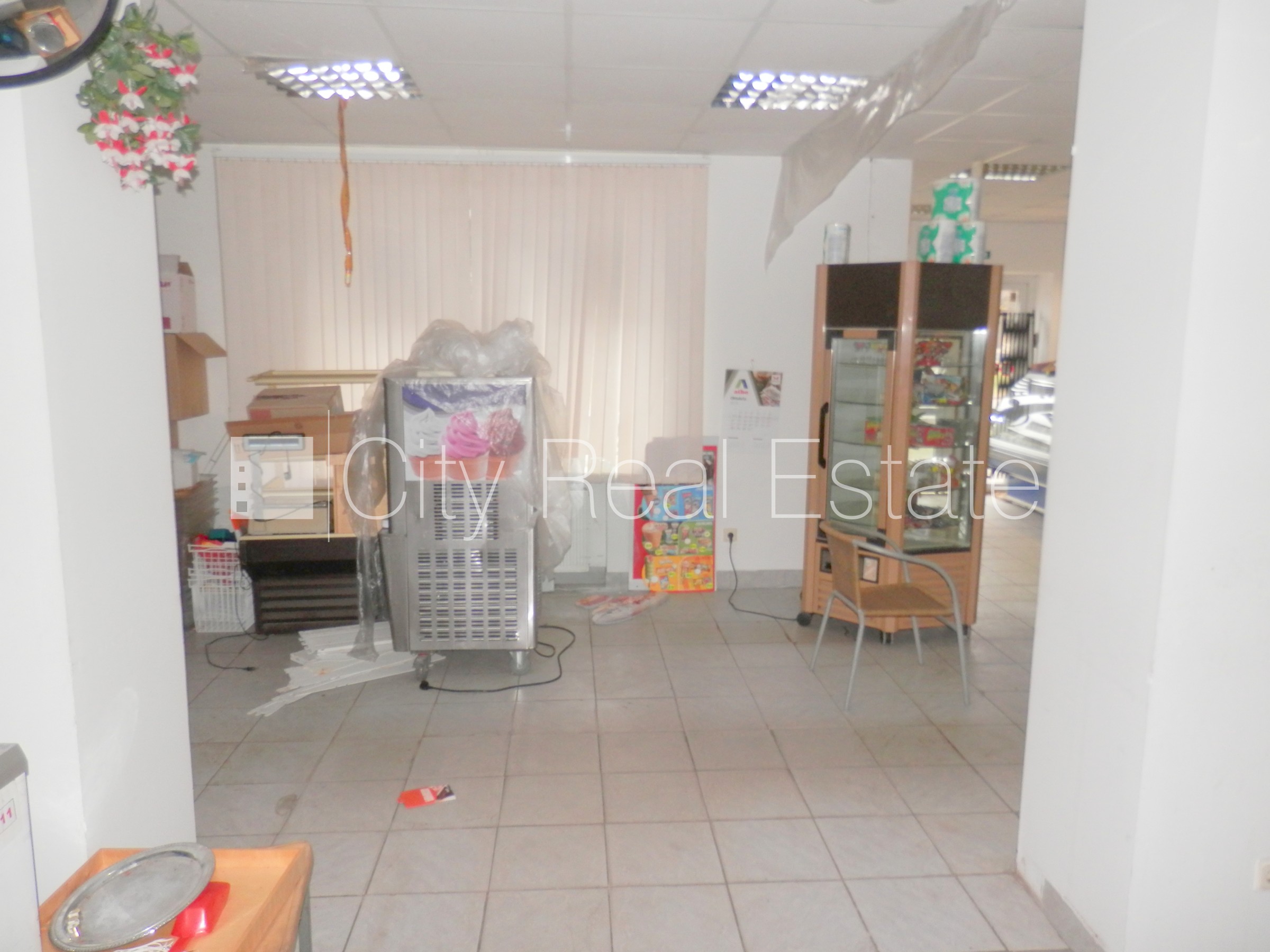 Sludinājumi. Fasādes māja, ieeja no ielas, ieeja no pagalma, logi vērsti mājas abās pusēs, mājā pieslēgta 3 fāžu Cena: 700 EUR/mēn Foto #11