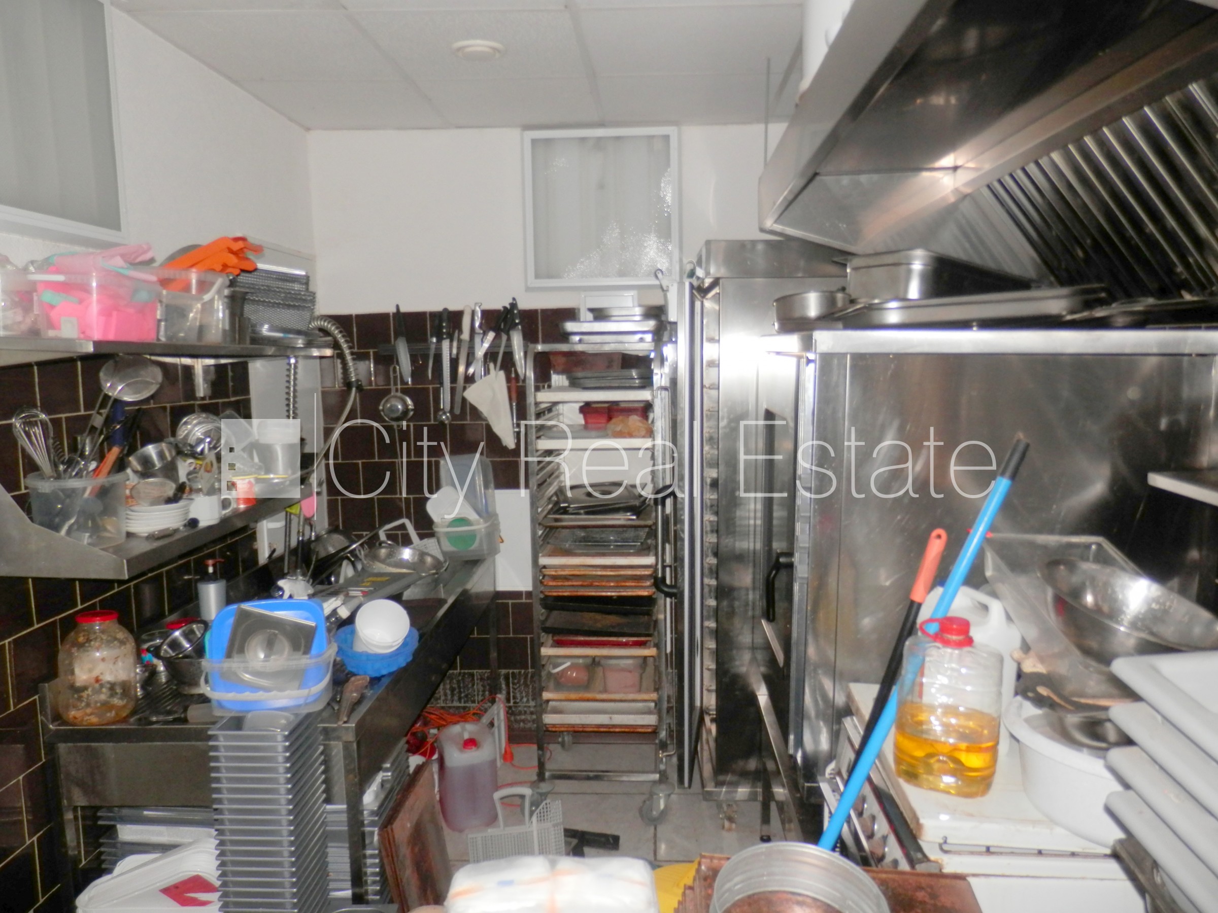 Sludinājumi. Fasādes māja, ieeja no ielas, ieeja no pagalma, logi vērsti mājas abās pusēs, mājā pieslēgta 3 fāžu Cena: 700 EUR/mēn Foto #12