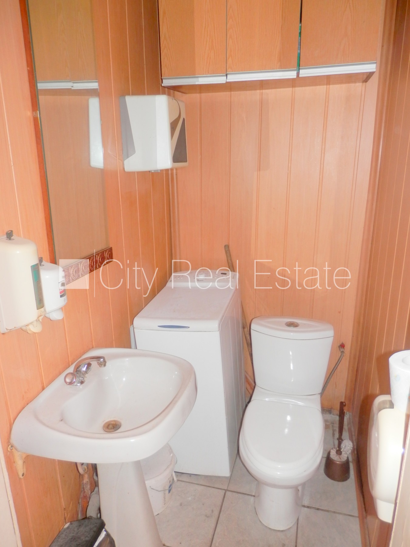 Sludinājumi. Fasādes māja, ieeja no ielas, ieeja no pagalma, logi vērsti mājas abās pusēs, mājā pieslēgta 3 fāžu Cena: 700 EUR/mēn Foto #13