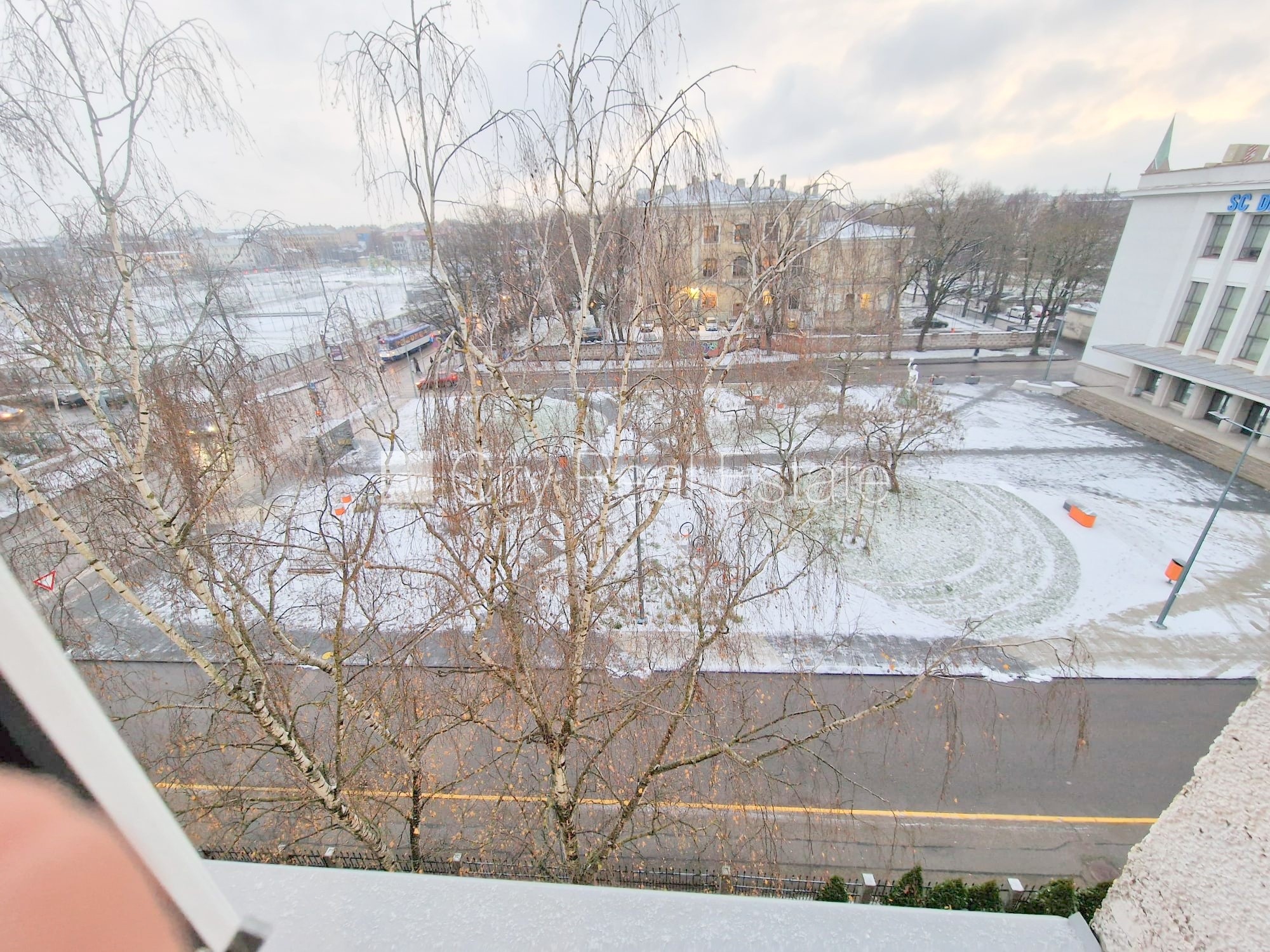 Объявление. Фасадный дом, реновированный дом, закрытый двор, вход с улицы, лестничная клетка после Цена: 260 EUR/мес. Foto #2