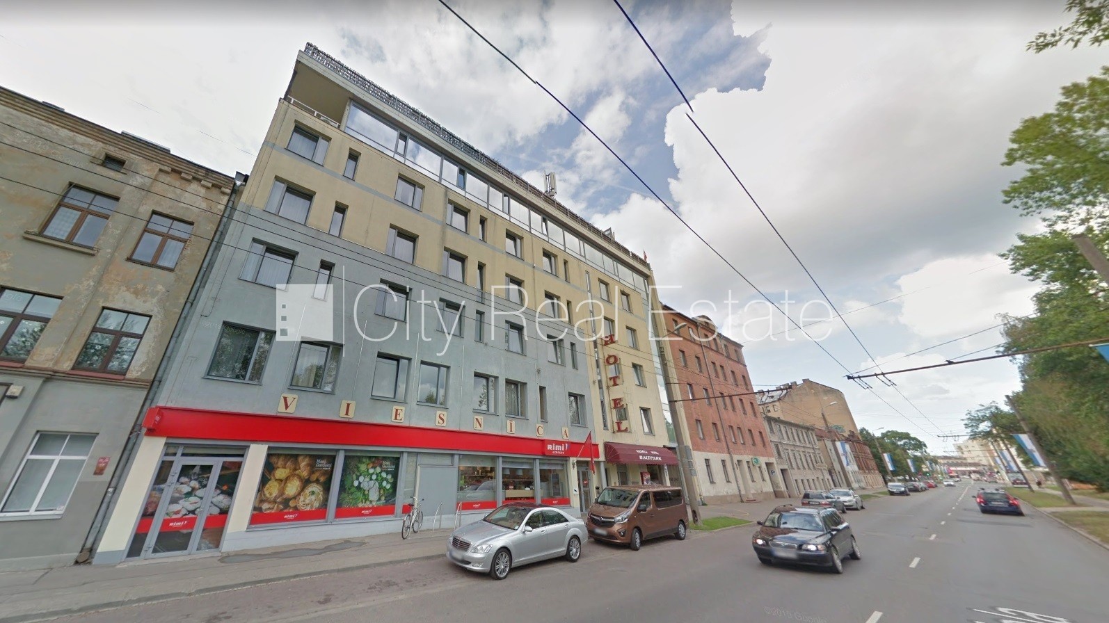 Sludinājumi. Renovēta māja, slēgts pagalms, ieeja no ielas, kāpņu telpa pēc kapitālā remonta, logi vērsti uz Cena: 370 EUR/mēn Foto #25