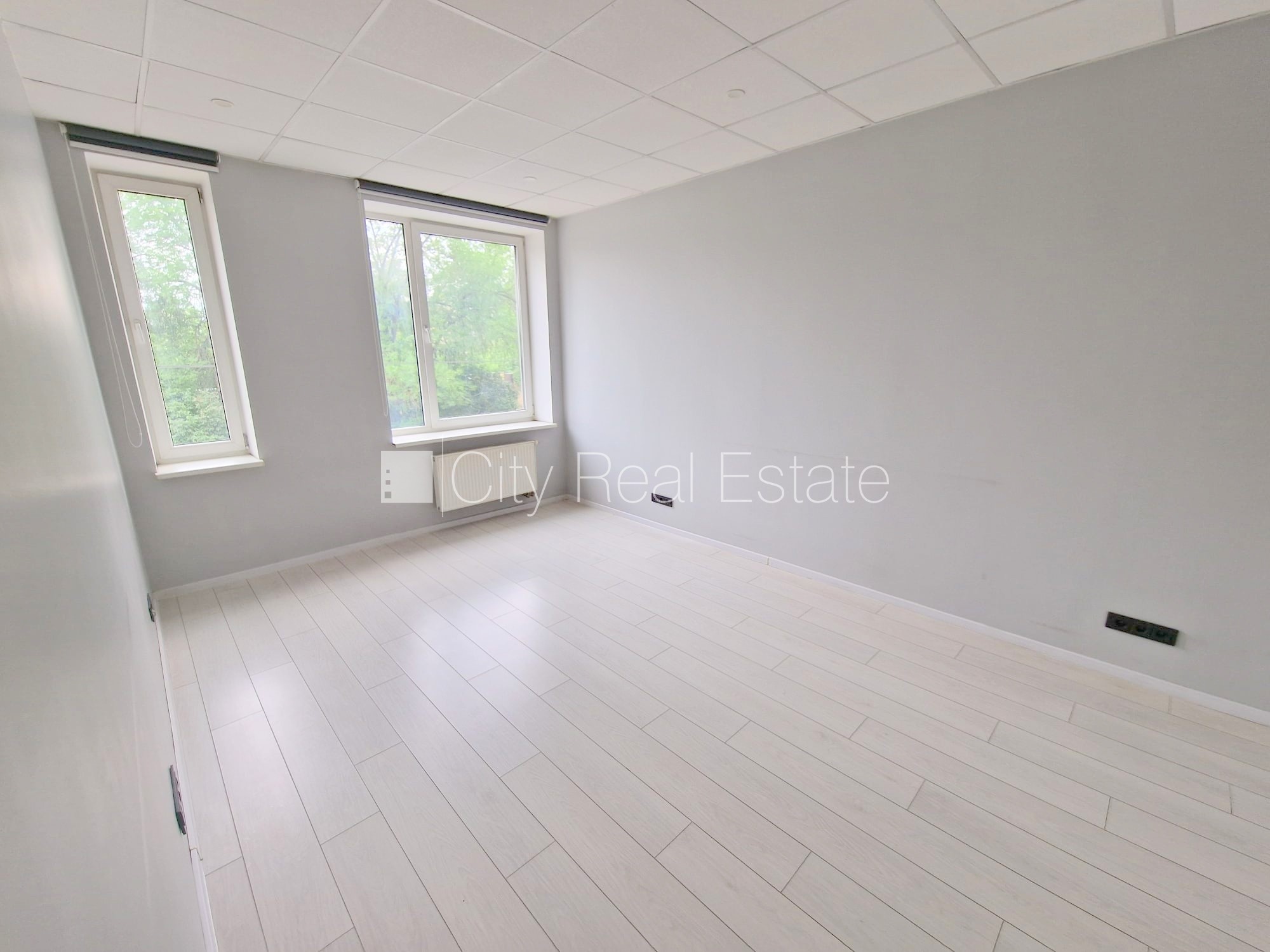 Sludinājumi. Renovēta māja, slēgts pagalms, ieeja no ielas, kāpņu telpa pēc kapitālā remonta, logi vērsti uz Cena: 370 EUR/mēn Foto #7