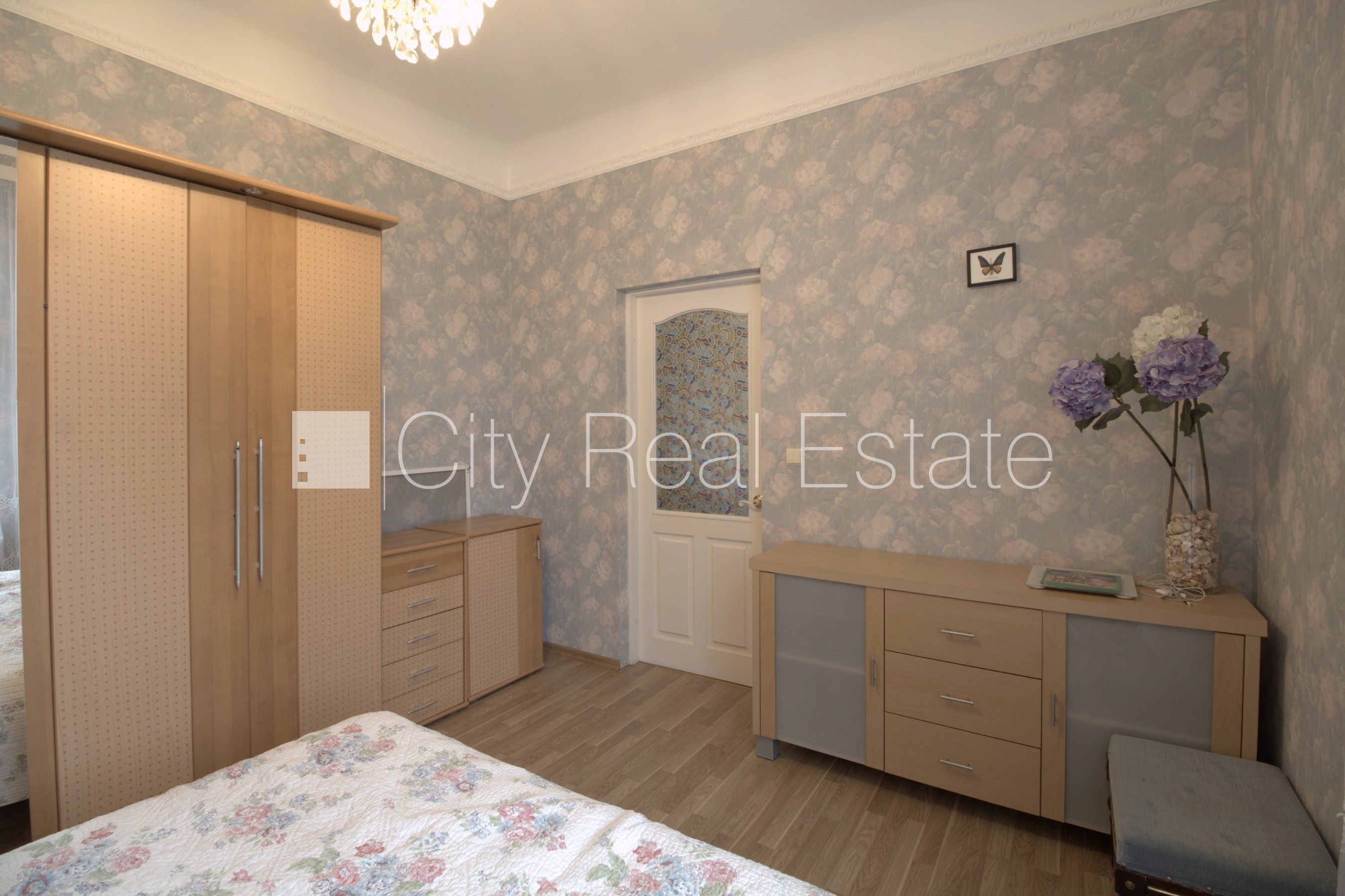 Sludinājumi. Labiekārtota apzaļumota teritorija, guļamistabu skaits 3 gab., gāzes apkure, restaurēti, atjaunoti Cena: 2500 EUR/mēn Foto #5