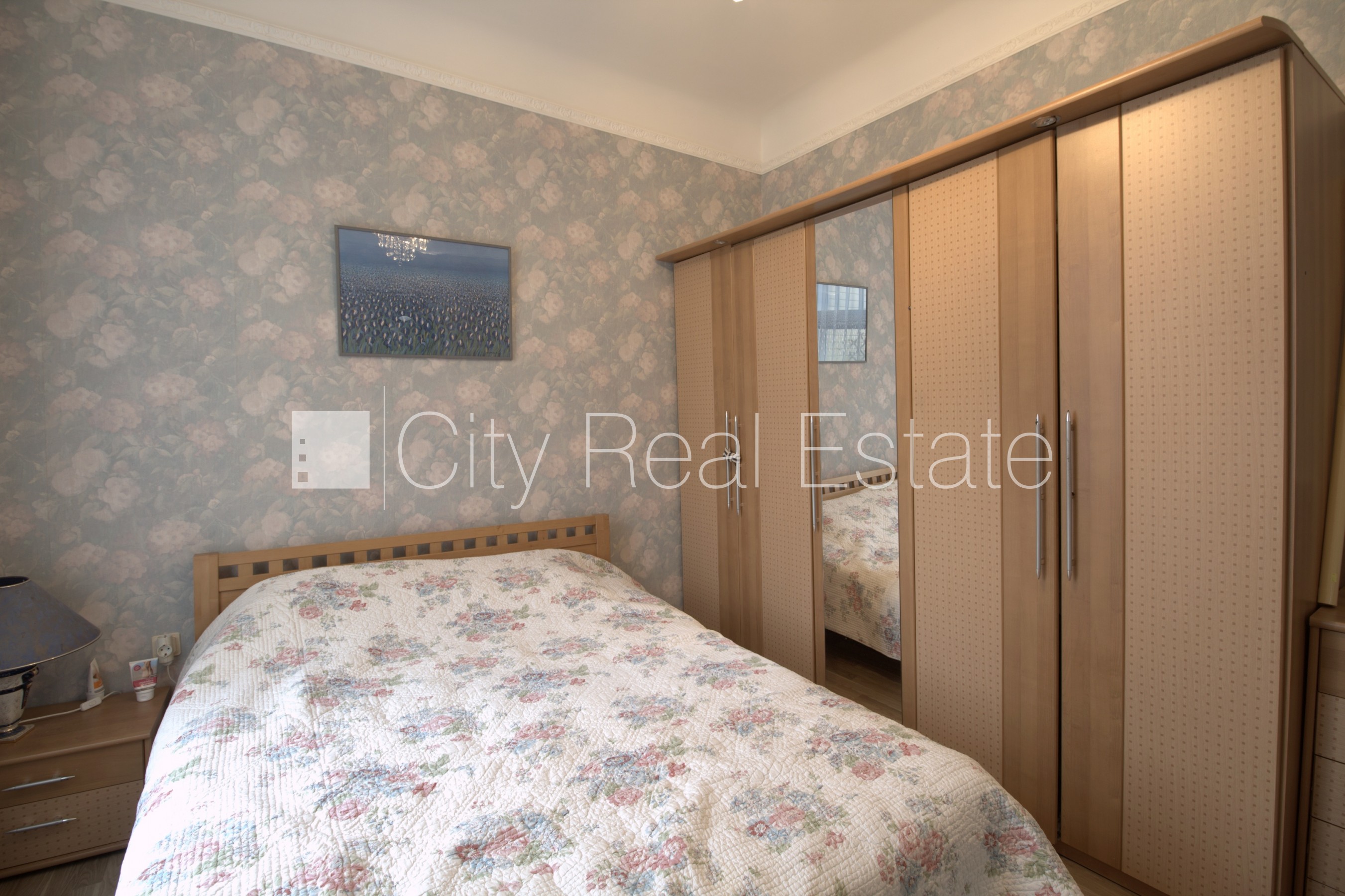 Sludinājumi. Labiekārtota apzaļumota teritorija, guļamistabu skaits 3 gab., gāzes apkure, restaurēti, atjaunoti Cena: 2500 EUR/mēn Foto #4