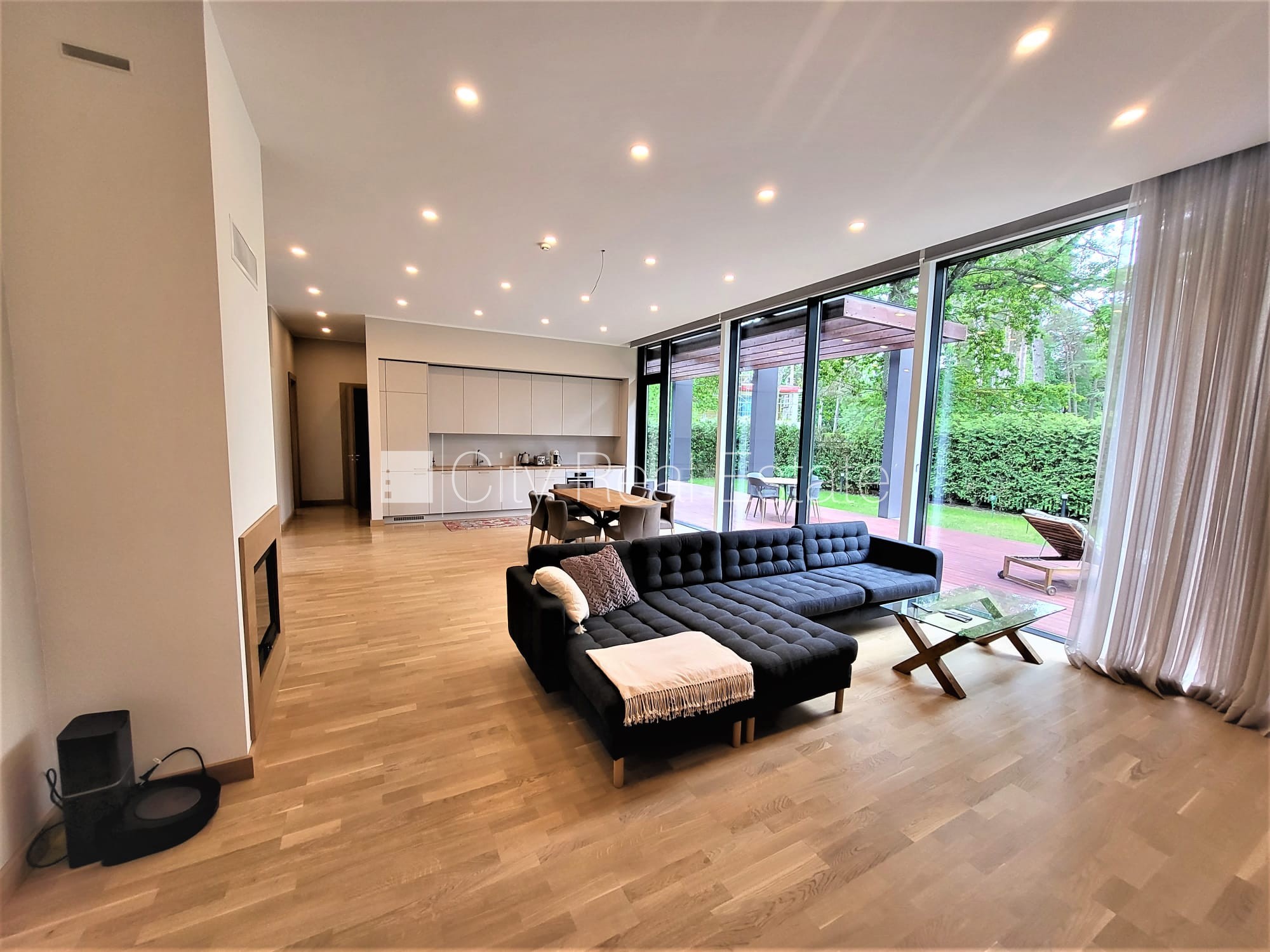 Sludinājumi. Privātmāja, jaunceltne, pagalma māja, dzelzsbetona starp stāvu pārsegumi, monolīta betona sienas, Cena: 695000 EUR Foto #1