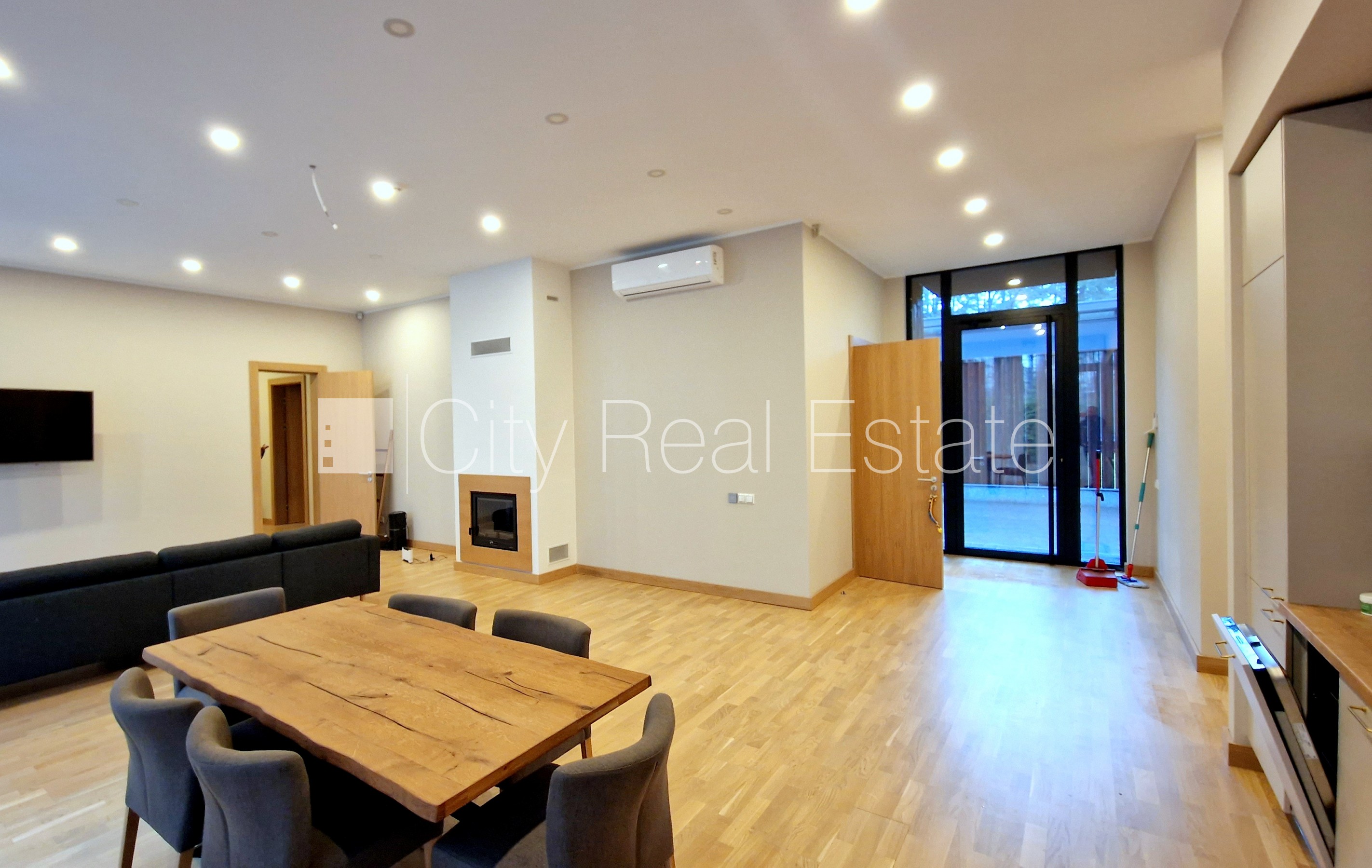 Sludinājumi. Privātmāja, jaunceltne, pagalma māja, dzelzsbetona starp stāvu pārsegumi, monolīta betona sienas, Cena: 695000 EUR Foto #14