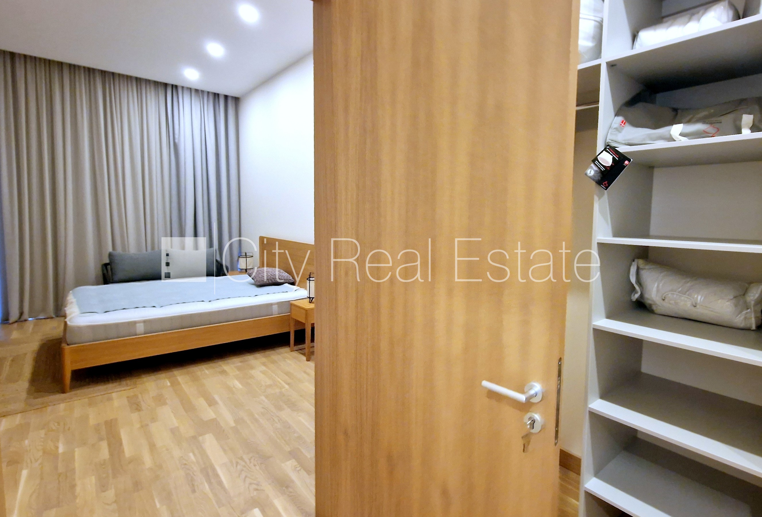 Sludinājumi. Privātmāja, jaunceltne, pagalma māja, dzelzsbetona starp stāvu pārsegumi, monolīta betona sienas, Cena: 695000 EUR Foto #10