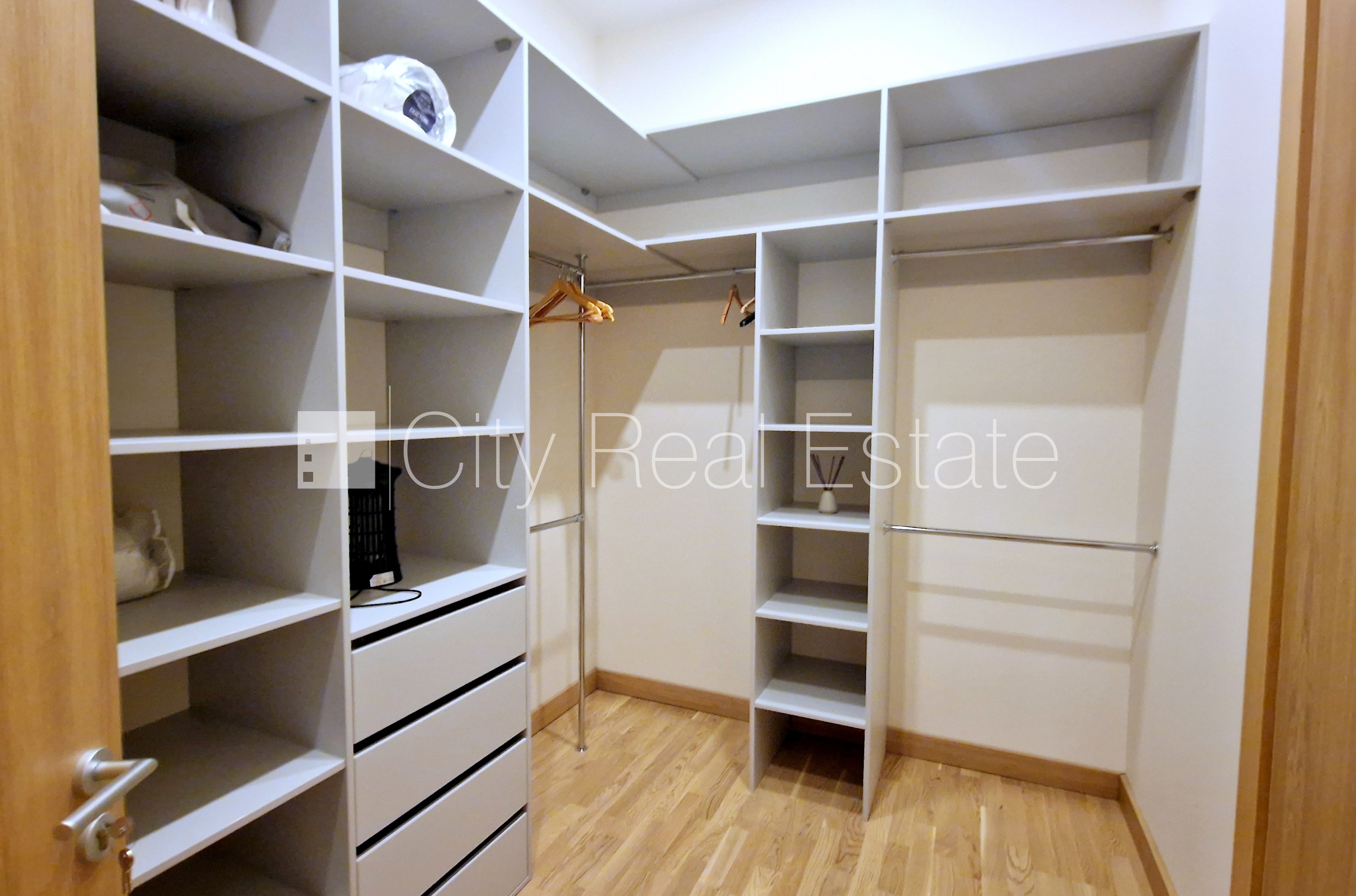 Sludinājumi. Privātmāja, jaunceltne, pagalma māja, dzelzsbetona starp stāvu pārsegumi, monolīta betona sienas, Cena: 695000 EUR Foto #12