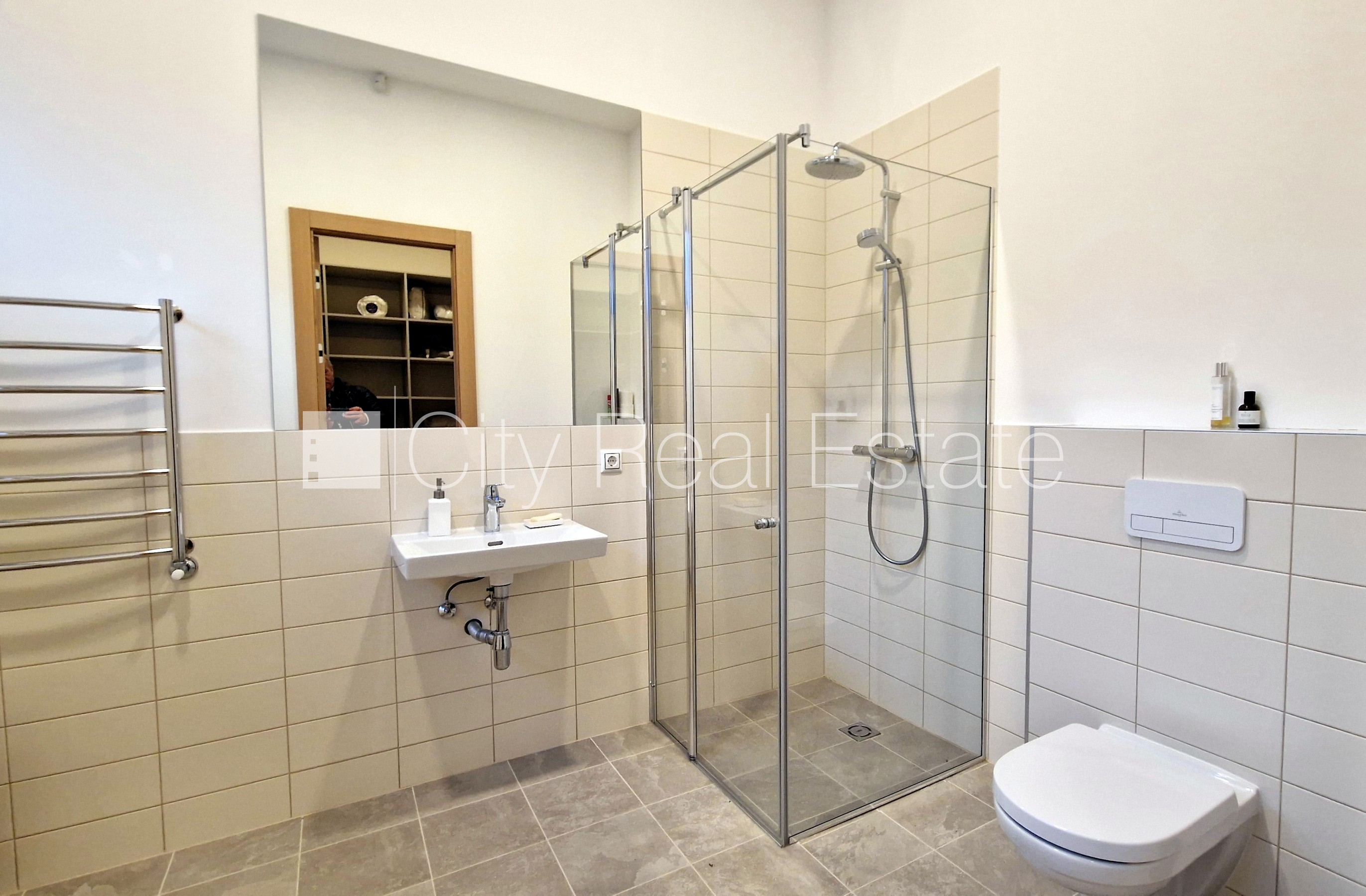 Sludinājumi. Privātmāja, jaunceltne, pagalma māja, dzelzsbetona starp stāvu pārsegumi, monolīta betona sienas, Cena: 695000 EUR Foto #16