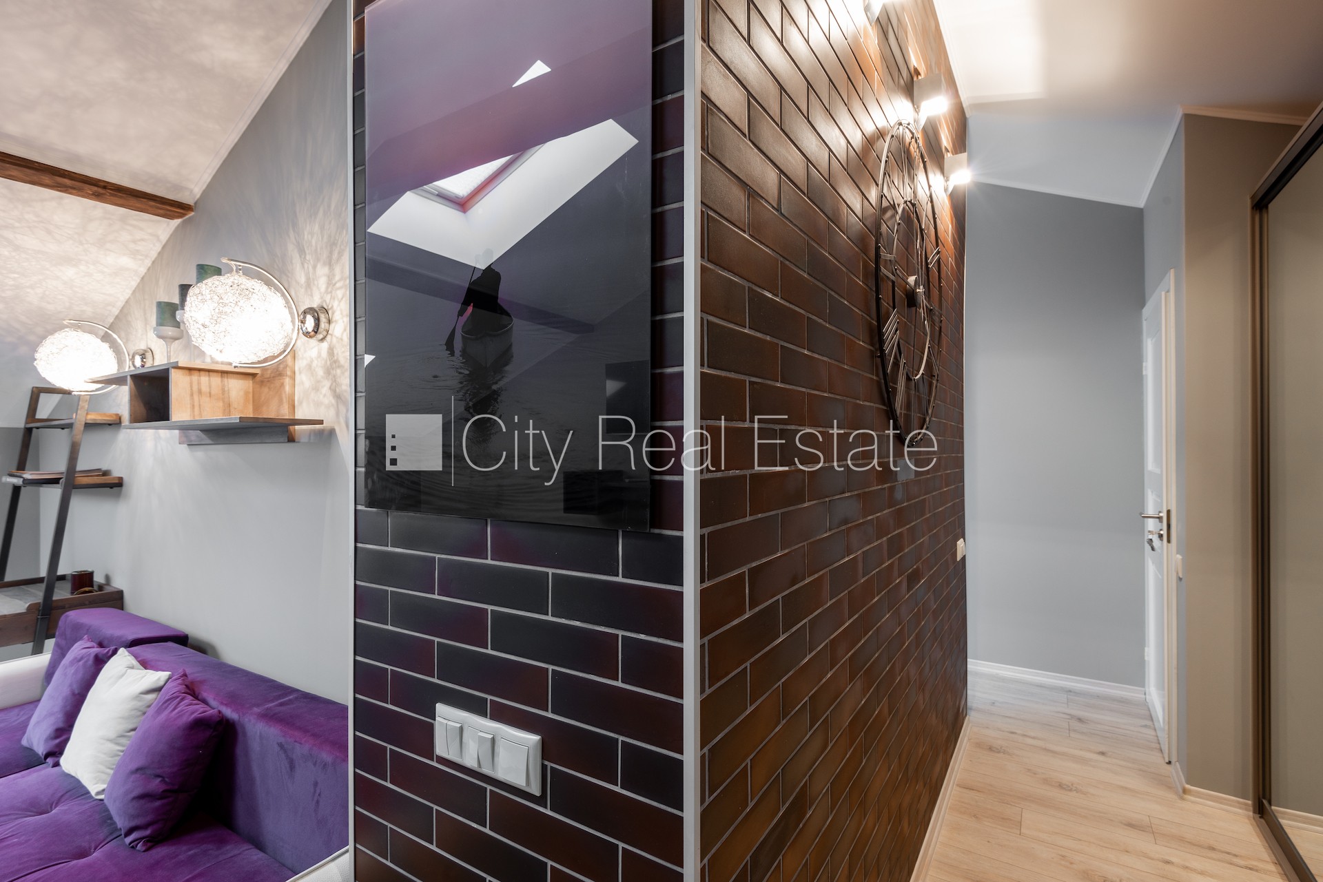 Sludinājumi. Fasādes māja, renovēta māja, labiekārtota apzaļumota teritorija, vieta automašīnai, mansards, Cena: 520 EUR/mēn Foto #17