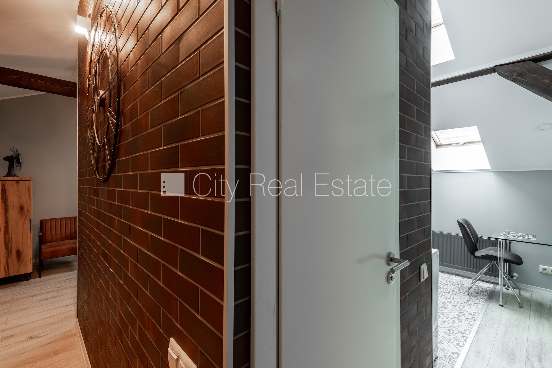 Sludinājumi. Fasādes māja, renovēta māja, labiekārtota apzaļumota teritorija, vieta automašīnai, mansards, Cena: 520 EUR/mēn Foto #19