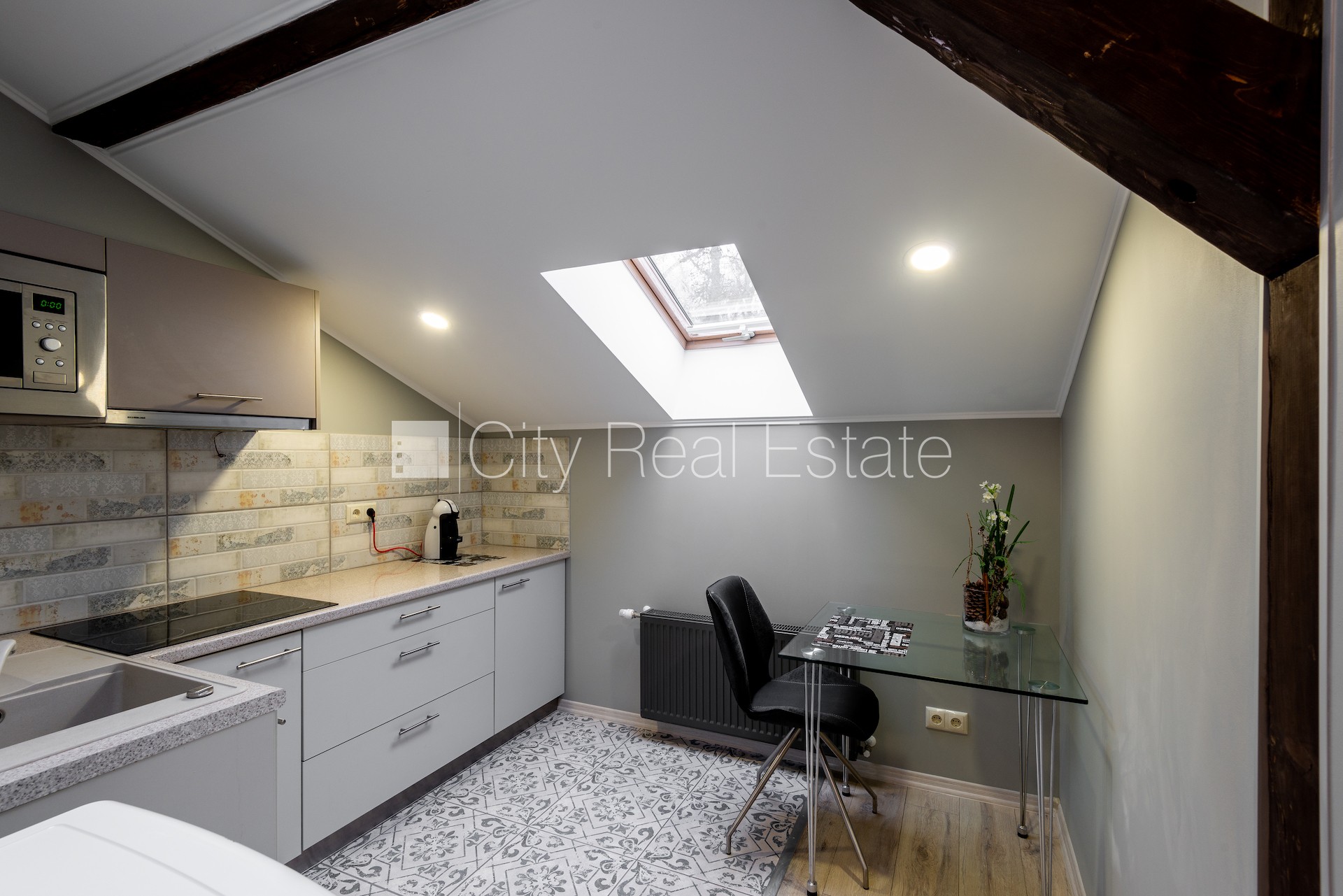 Sludinājumi. Fasādes māja, renovēta māja, labiekārtota apzaļumota teritorija, vieta automašīnai, mansards, Cena: 520 EUR/mēn Foto #5