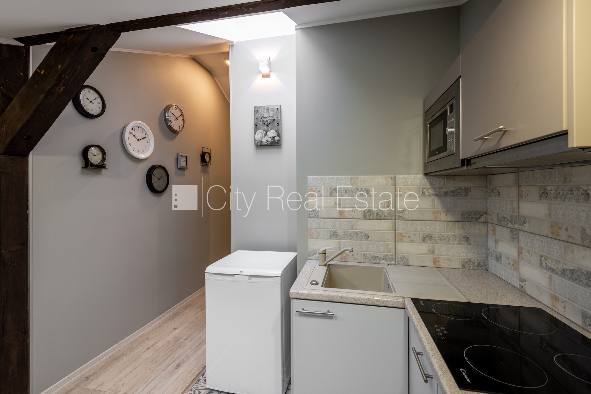 Sludinājumi. Fasādes māja, renovēta māja, labiekārtota apzaļumota teritorija, vieta automašīnai, mansards, Cena: 520 EUR/mēn Foto #6