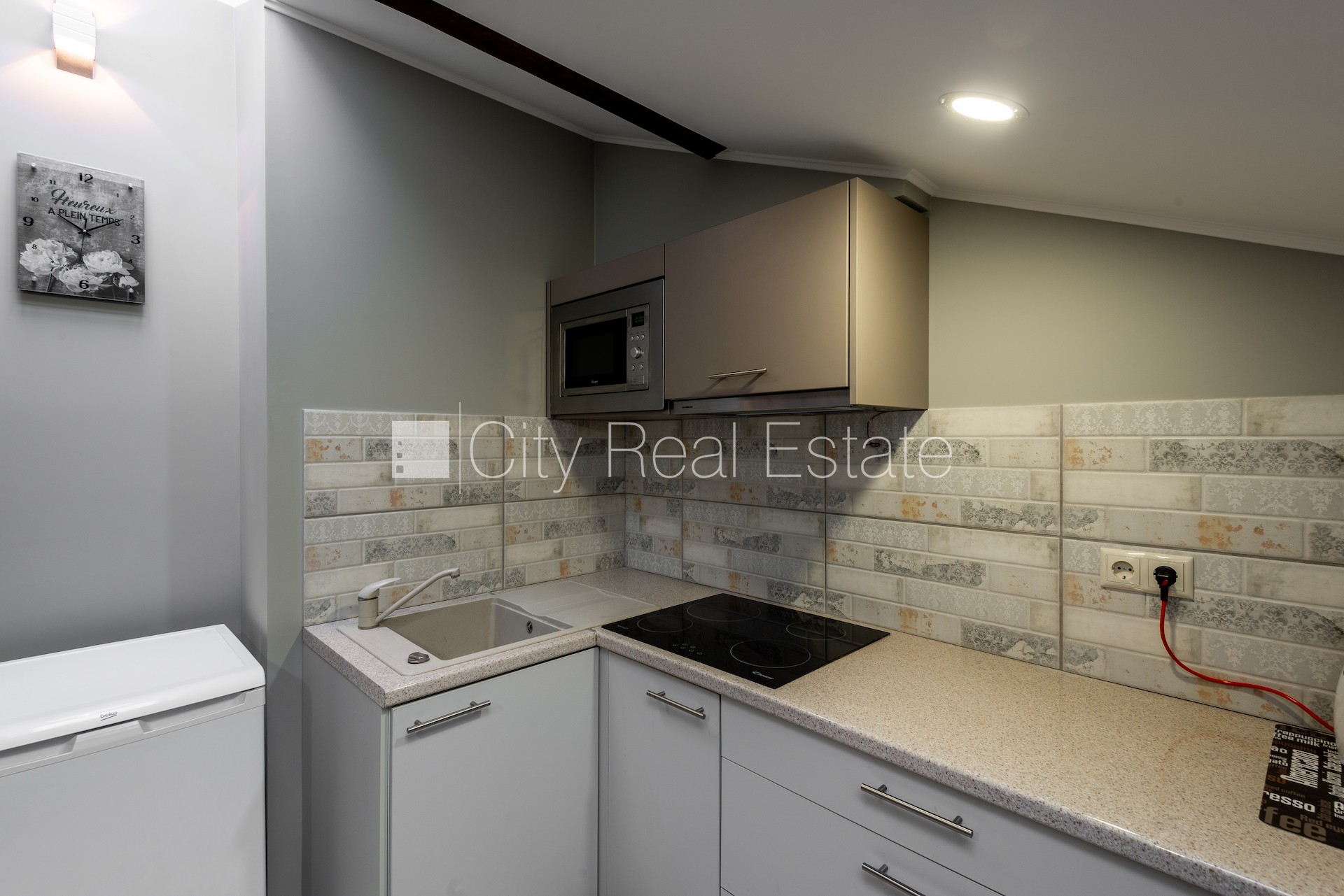 Sludinājumi. Fasādes māja, renovēta māja, labiekārtota apzaļumota teritorija, vieta automašīnai, mansards, Cena: 520 EUR/mēn Foto #8