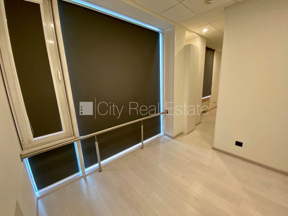 Sludinājumi. Fasādes māja, renovēta māja, slēgts pagalms, ieeja no ielas, ir lifts, kāpņu telpa pēc kapitālā Cena: 350 EUR/mēn Foto #5