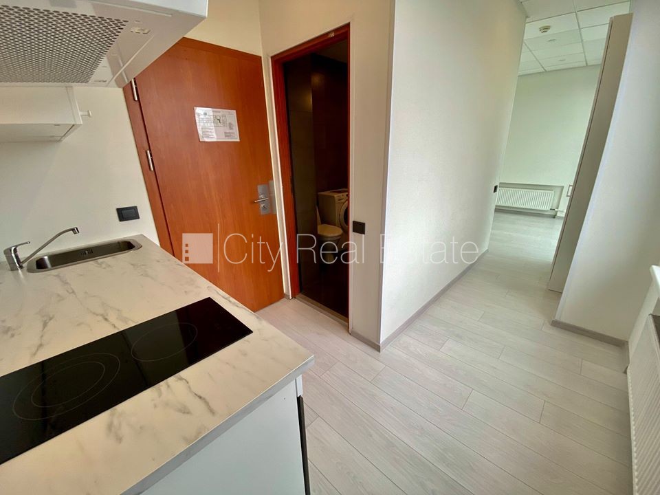 Sludinājumi. Fasādes māja, renovēta māja, slēgts pagalms, ieeja no ielas, ir lifts, kāpņu telpa pēc kapitālā Cena: 350 EUR/mēn Foto #6