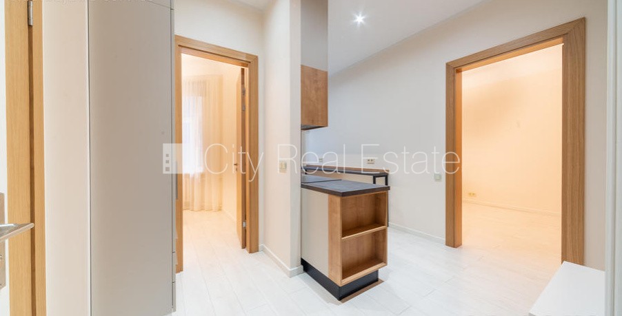 Sludinājumi. Fasādes māja, renovēta māja, labiekārtota apzaļumota teritorija, slēgts pagalms, maksas stāvvieta, Cena: 650 EUR/mēn Foto #3