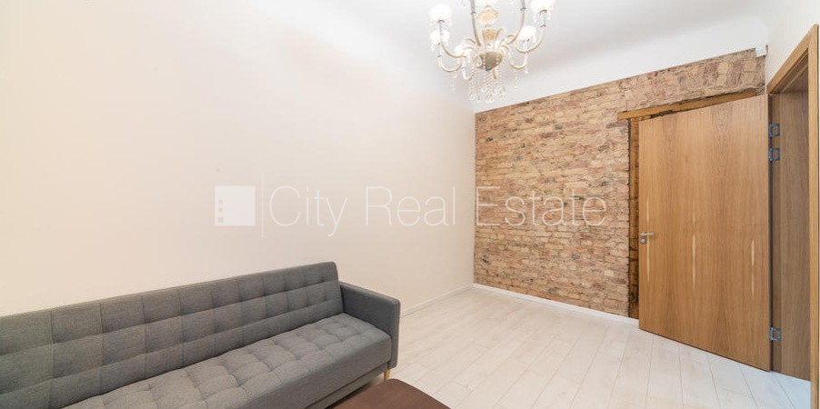 Sludinājumi. Fasādes māja, renovēta māja, labiekārtota apzaļumota teritorija, slēgts pagalms, maksas stāvvieta, Cena: 650 EUR/mēn Foto #5