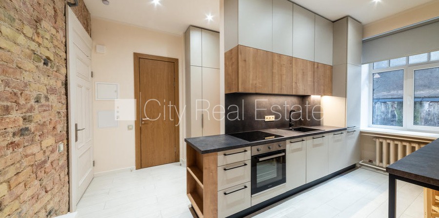 Sludinājumi. Fasādes māja, renovēta māja, labiekārtota apzaļumota teritorija, slēgts pagalms, maksas stāvvieta, Cena: 650 EUR/mēn Foto #1