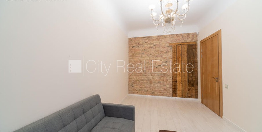Sludinājumi. Fasādes māja, renovēta māja, labiekārtota apzaļumota teritorija, slēgts pagalms, maksas stāvvieta, Cena: 650 EUR/mēn Foto #6