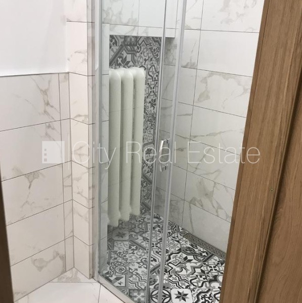 Sludinājumi. Fasādes māja, renovēta māja, labiekārtota apzaļumota teritorija, slēgts pagalms, maksas stāvvieta, Cena: 650 EUR/mēn Foto #11