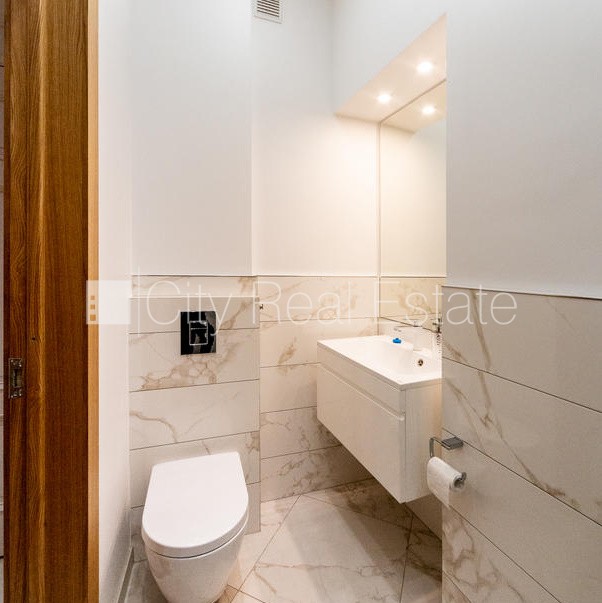 Sludinājumi. Fasādes māja, renovēta māja, labiekārtota apzaļumota teritorija, slēgts pagalms, maksas stāvvieta, Cena: 650 EUR/mēn Foto #12