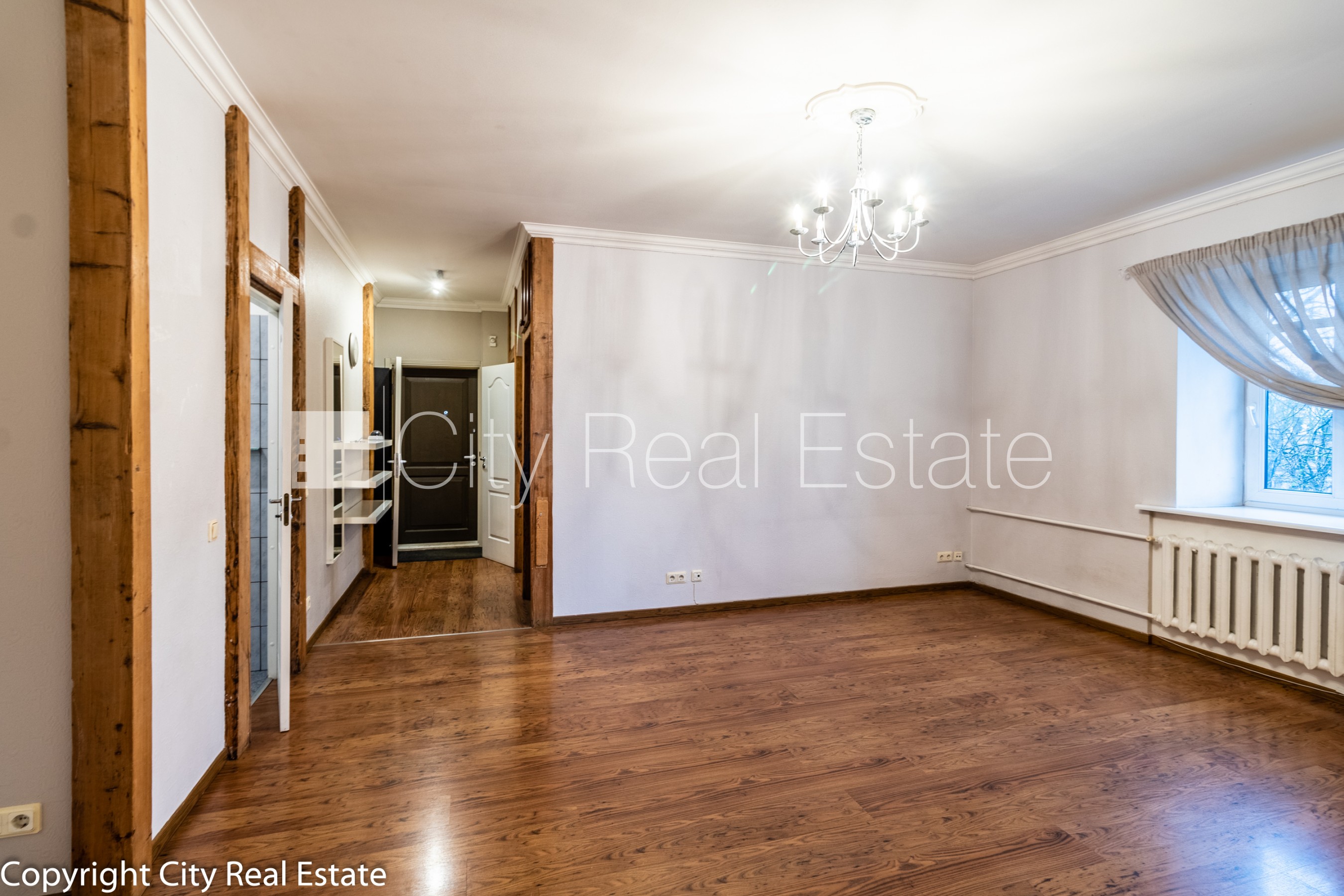 Объявление. Фасадный дом, реновированный дом, закрытый двор, возможность аренды парковки, вход с улицы, Цена: 550 EUR/мес. Foto #4