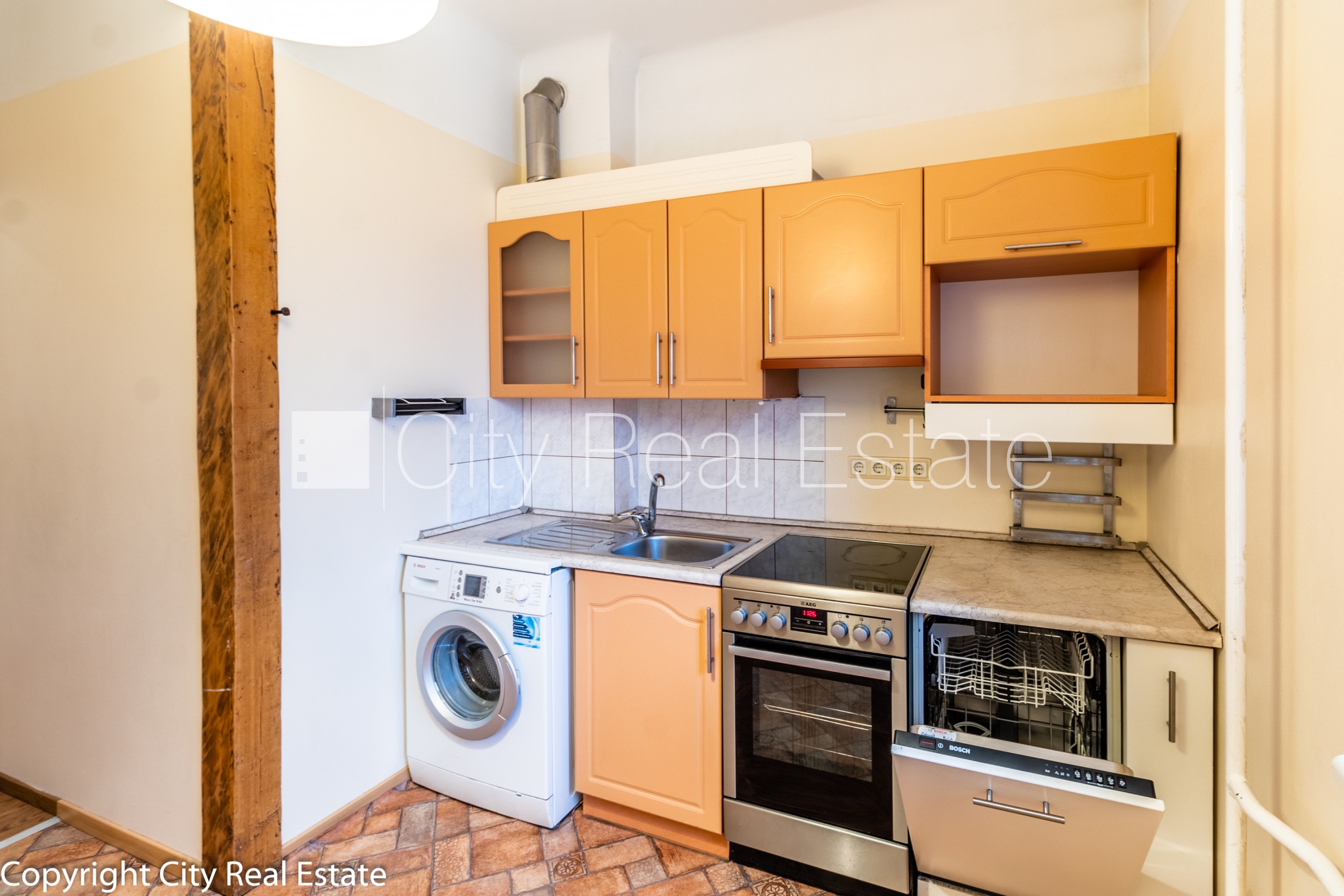 Объявление. Фасадный дом, реновированный дом, закрытый двор, возможность аренды парковки, вход с улицы, Цена: 550 EUR/мес. Foto #18