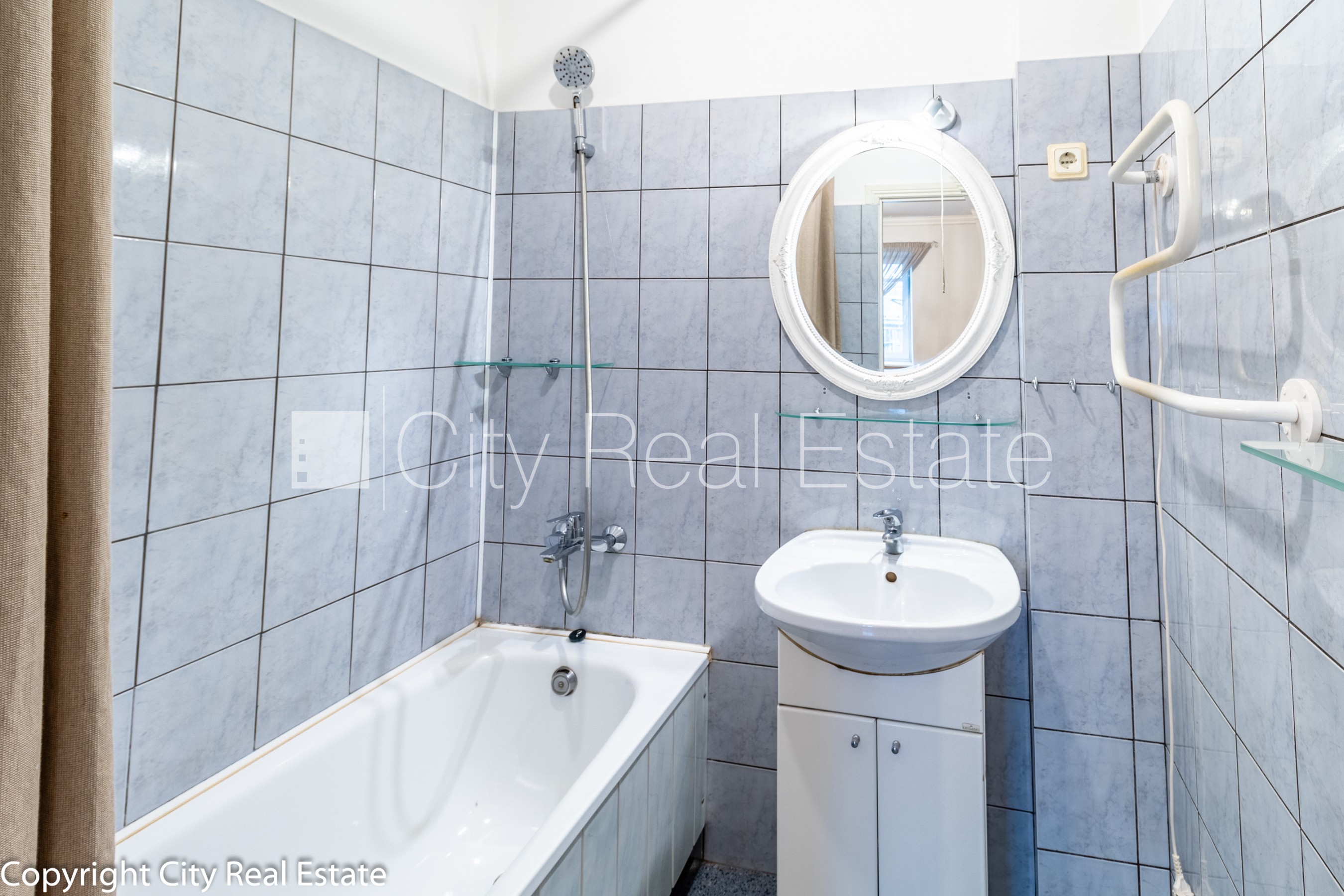 Объявление. Фасадный дом, реновированный дом, закрытый двор, возможность аренды парковки, вход с улицы, Цена: 550 EUR/мес. Foto #21