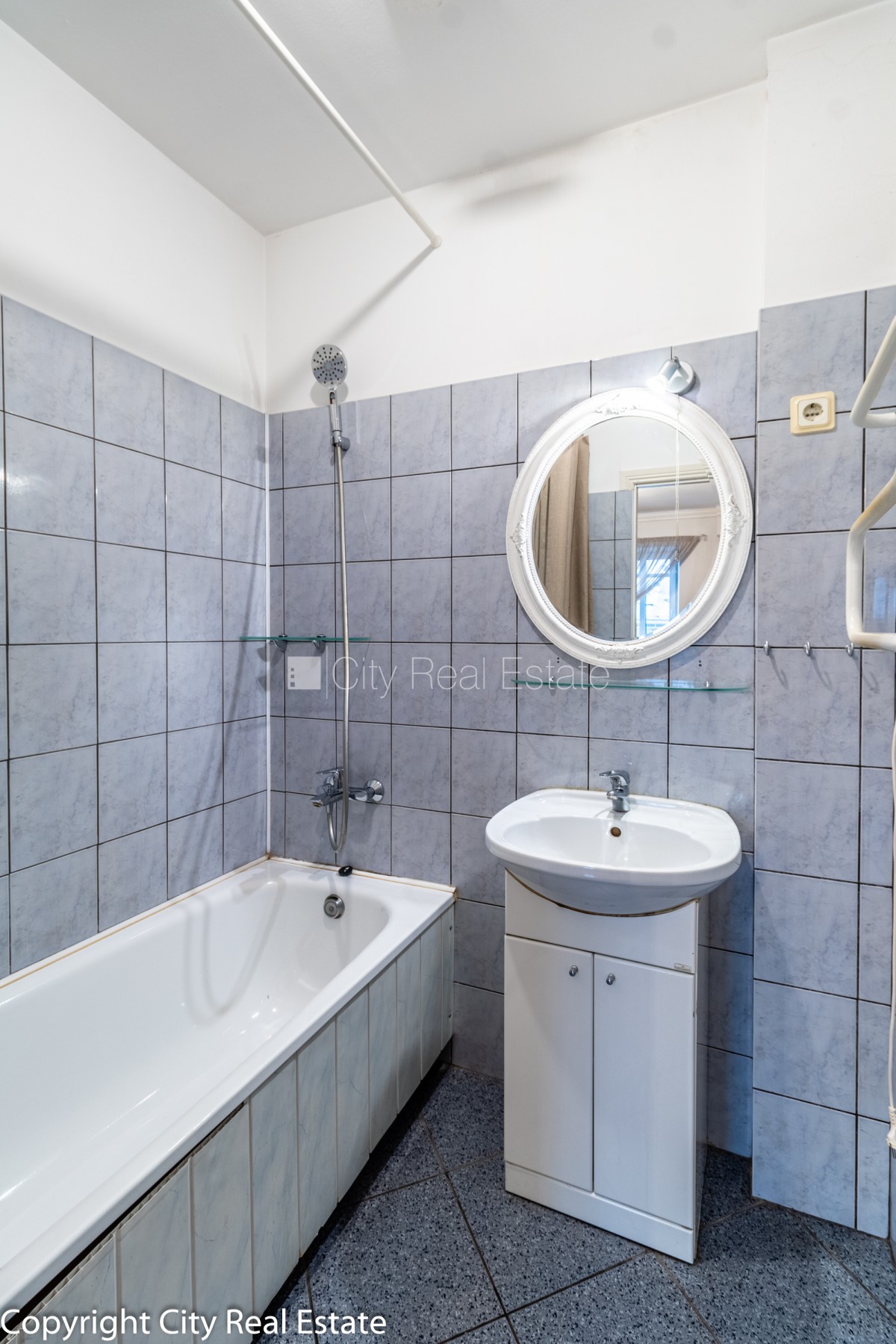 Объявление. Фасадный дом, реновированный дом, закрытый двор, возможность аренды парковки, вход с улицы, Цена: 550 EUR/мес. Foto #22