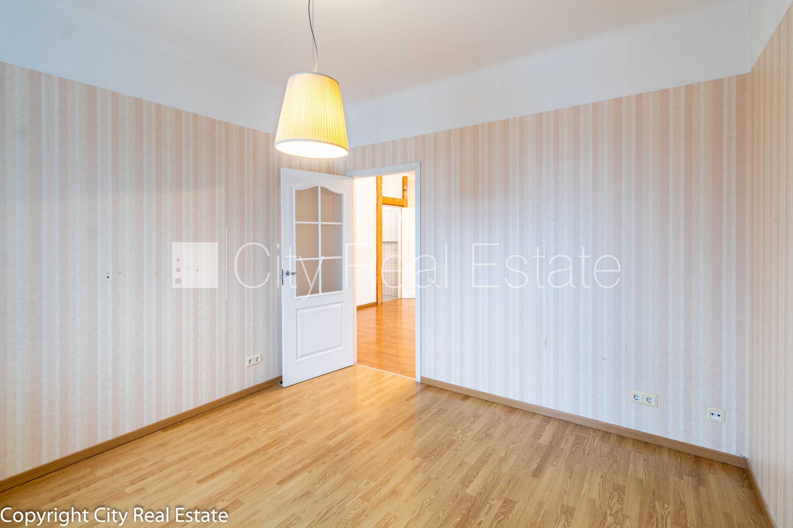 Объявление. Фасадный дом, реновированный дом, закрытый двор, возможность аренды парковки, вход с улицы, Цена: 550 EUR/мес. Foto #12