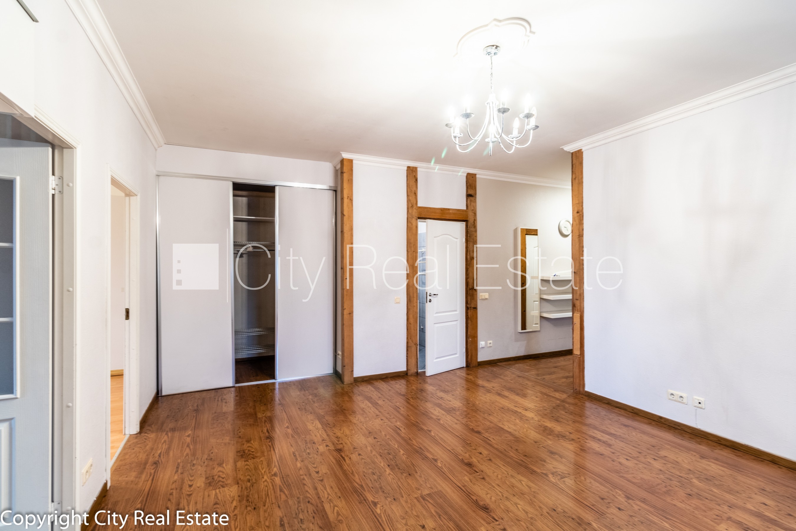 Объявление. Фасадный дом, реновированный дом, закрытый двор, возможность аренды парковки, вход с улицы, Цена: 550 EUR/мес. Foto #8