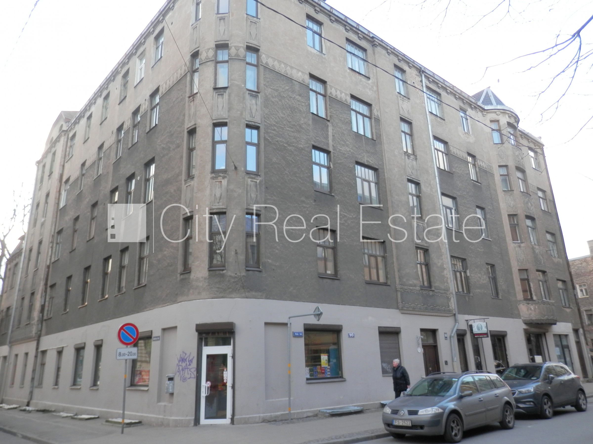 Объявление. Фасадный дом, закрытый двор, вход с улицы, лестничная клетка после косметического ремонта, окна Цена: 250 EUR/мес. Foto #25